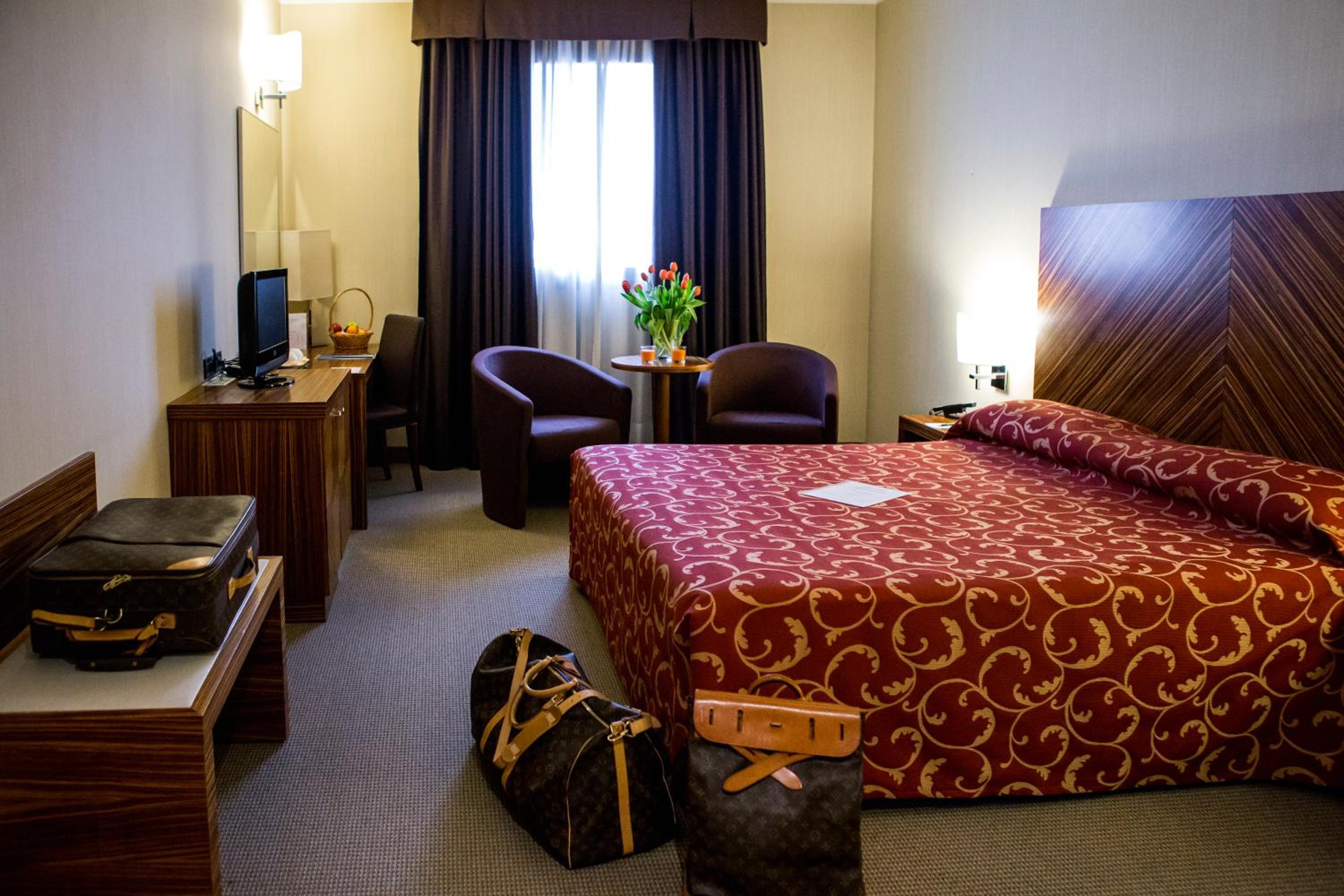 Double or Twin Room - Photo 14