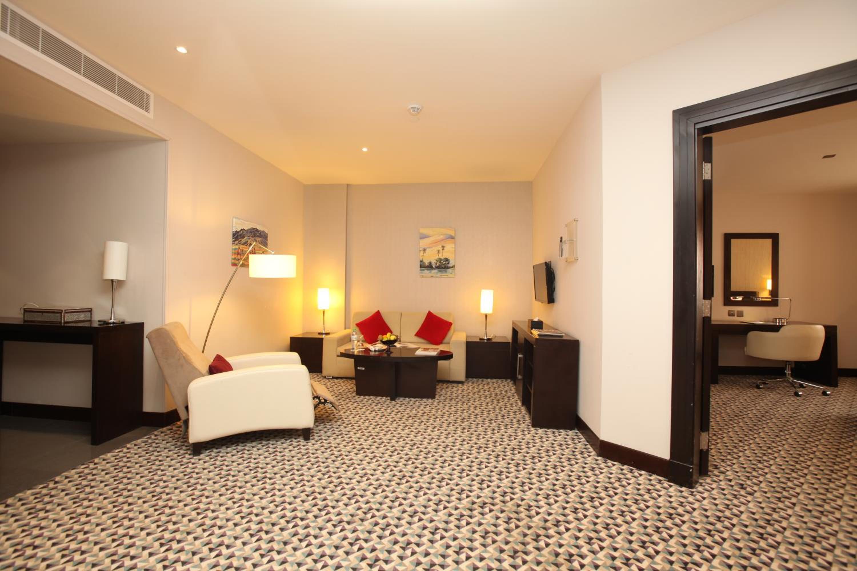 Executive Suite - Photo 10
