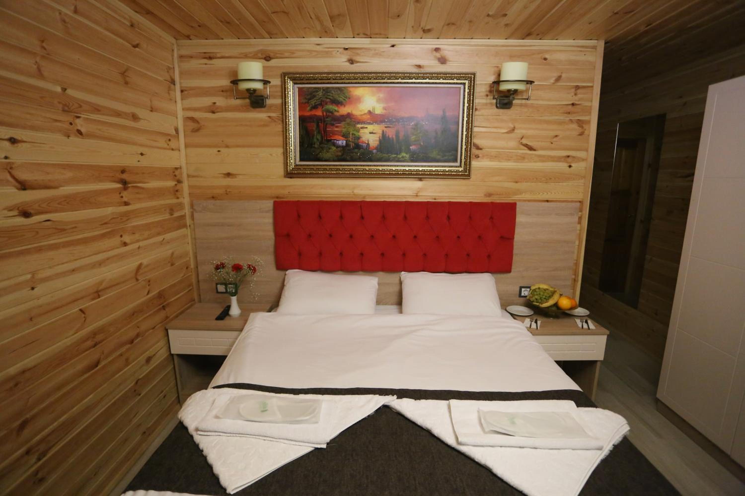 Two-Bedroom Bungalow with Lake View - Photo 2