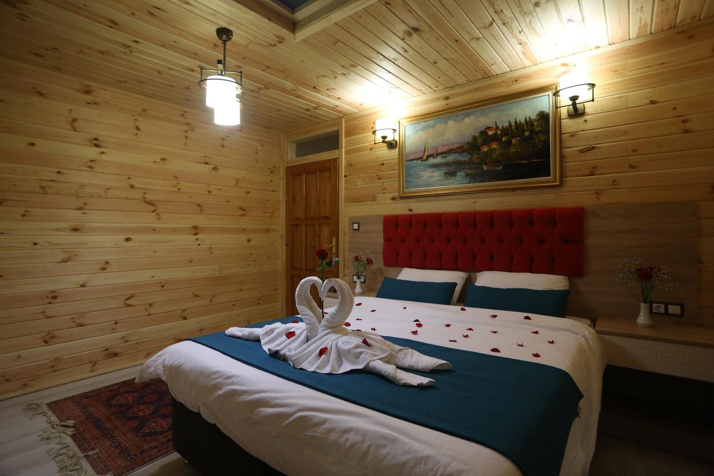 Two-Bedroom Bungalow with Lake View - Photo 9