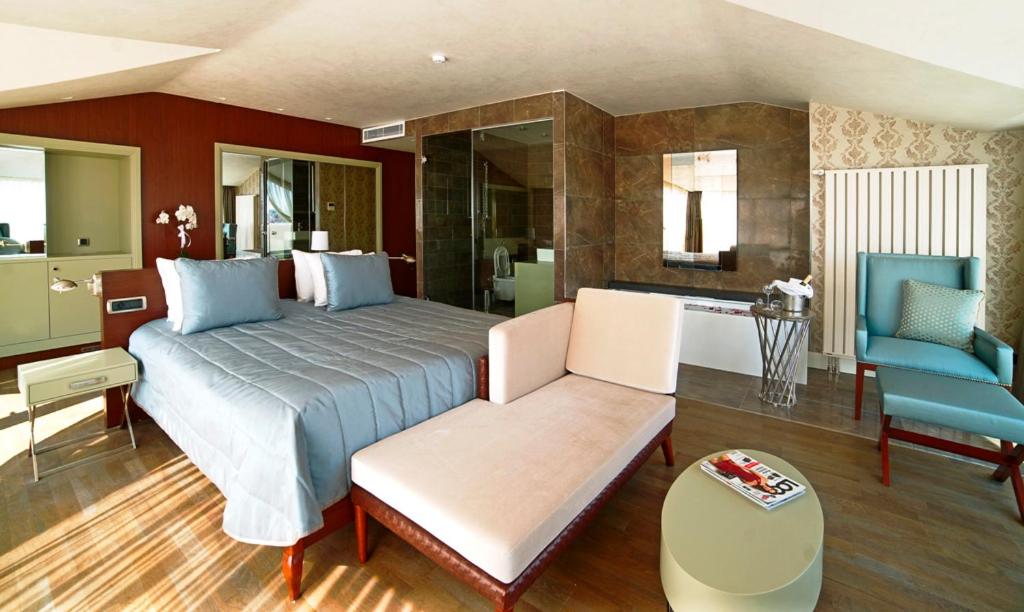King Suite with Spa Bath photo 1