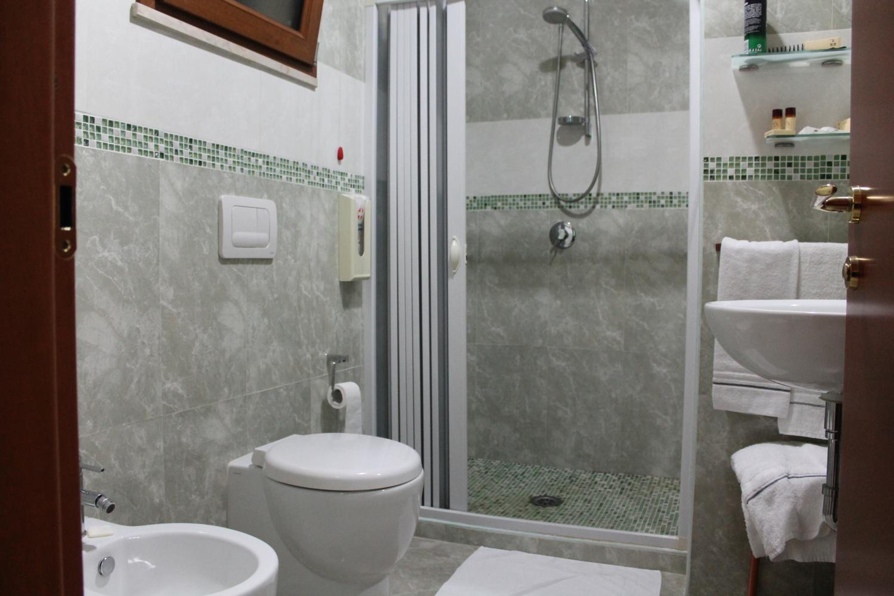 Superior Quadruple Room photo 2