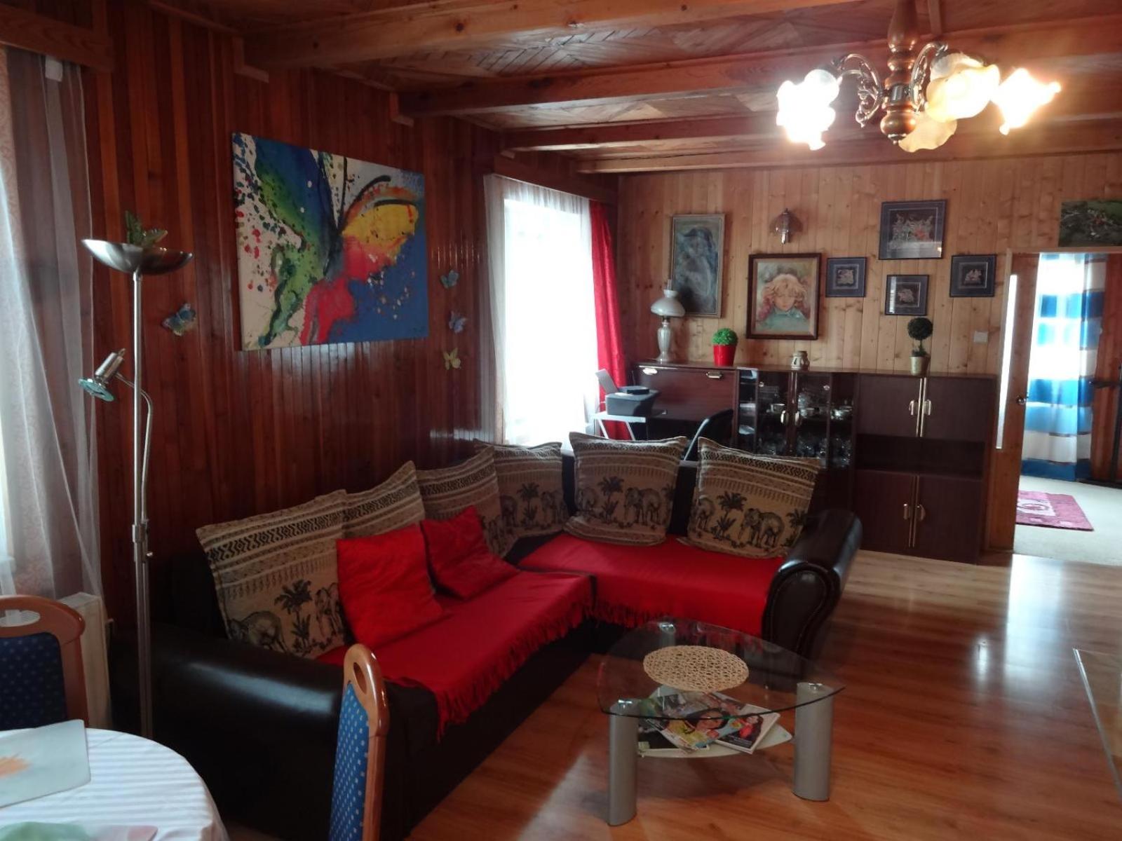 One-Bedroom Apartment - Photo 2