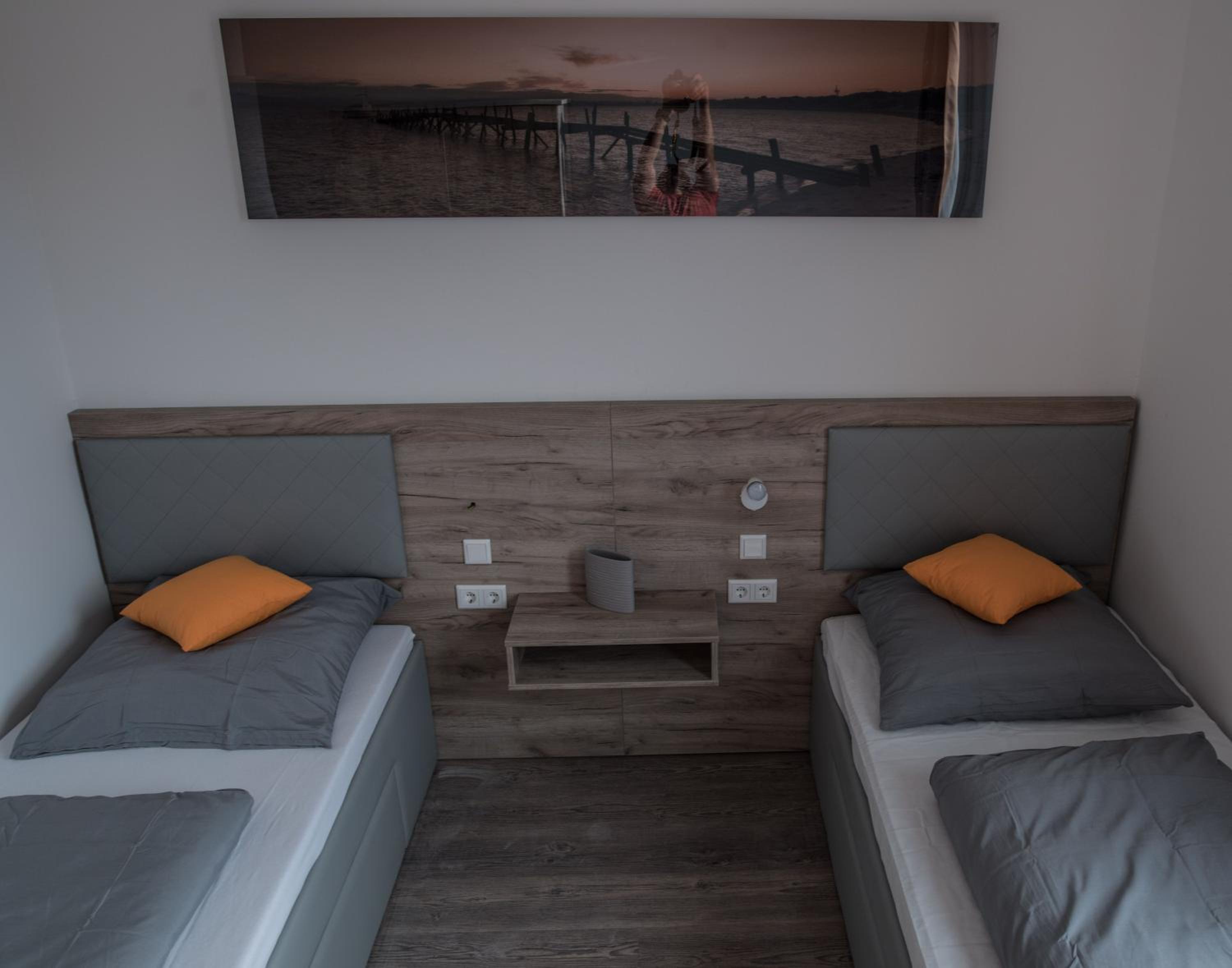 Apartment with Shower (2 Beds)