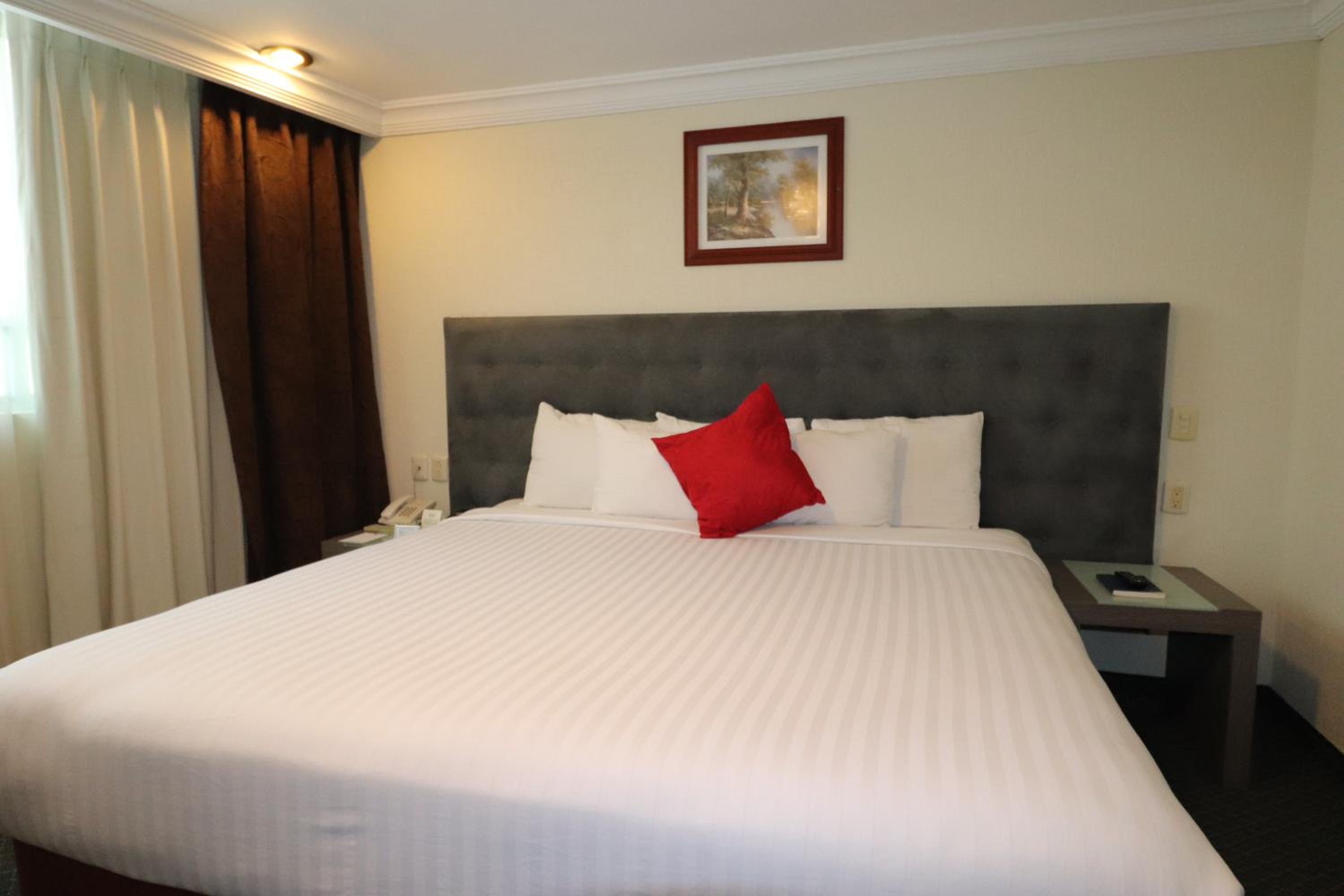 King Room - Non-Smoking photo 2