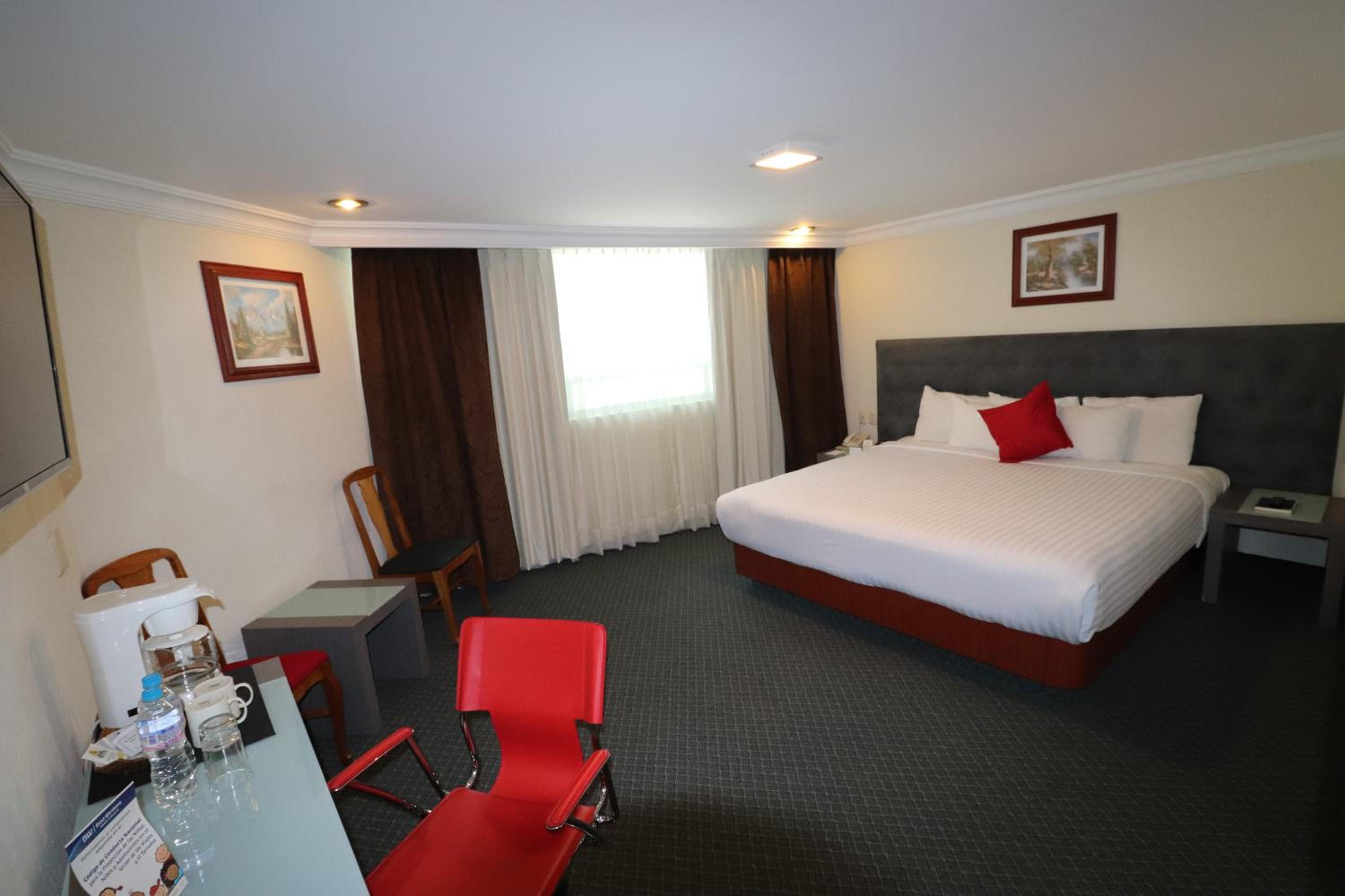 King Room - Non-Smoking photo 3