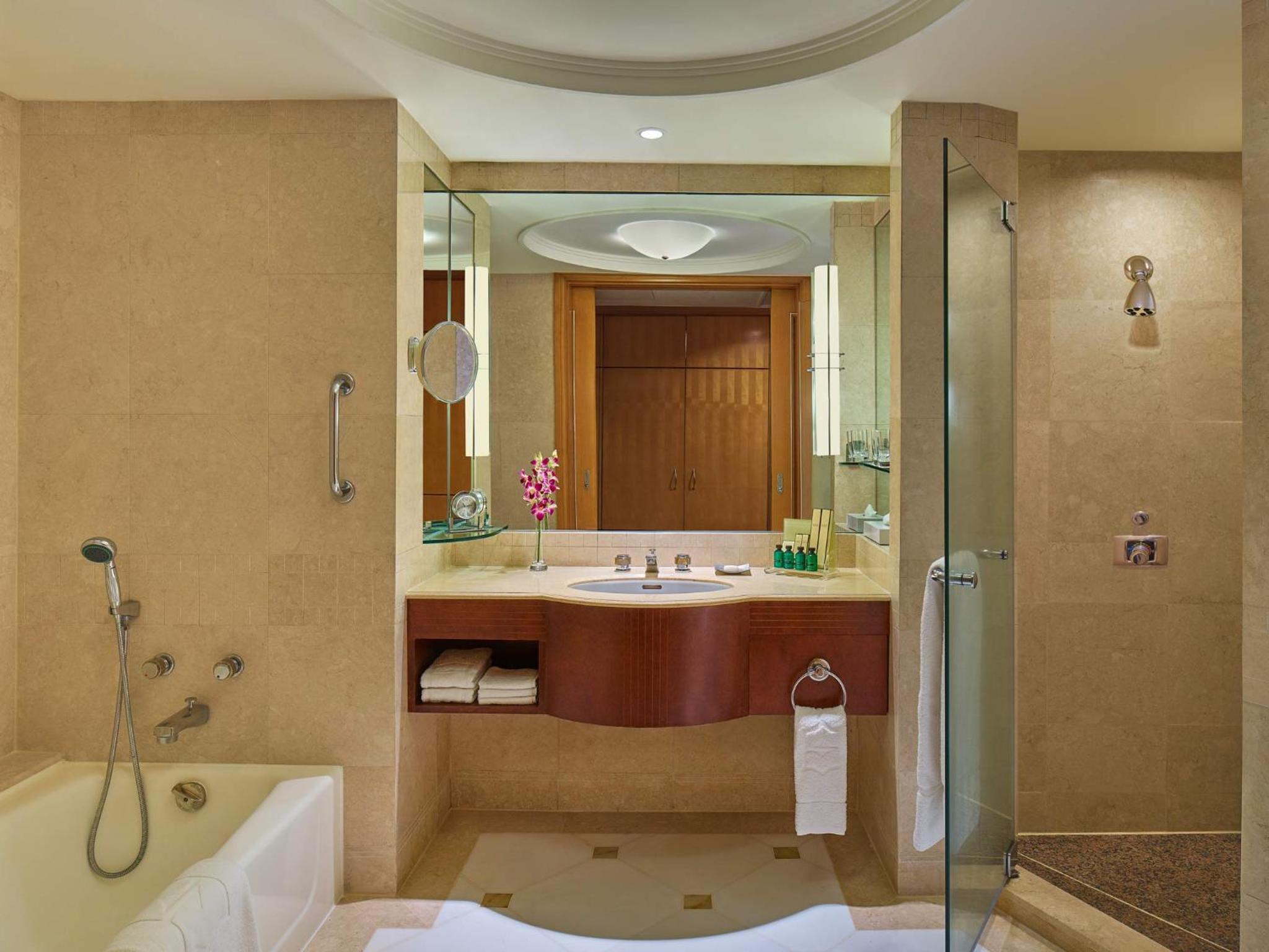 Deluxe Suite - Photo 3