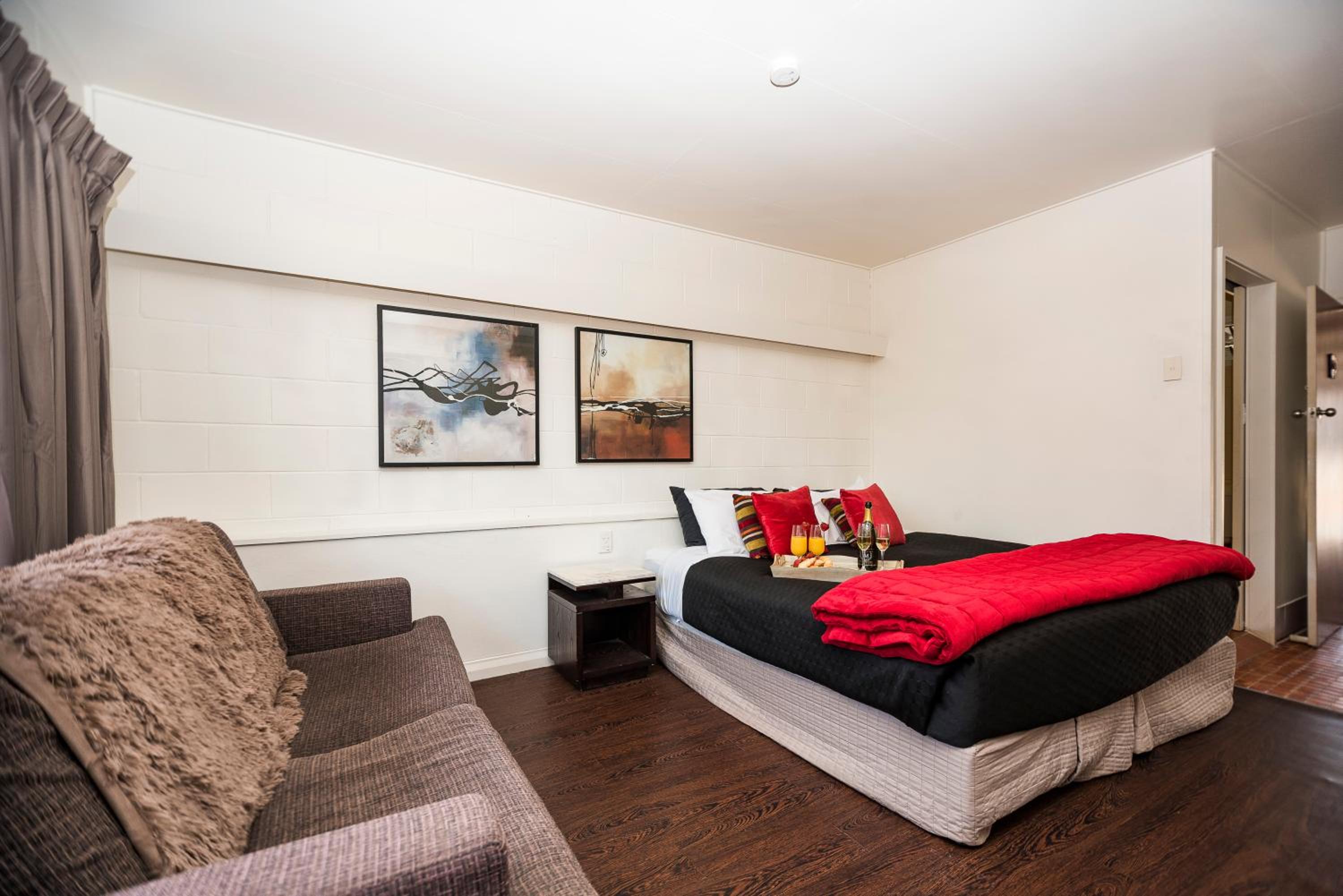 Standard King Room photo 1