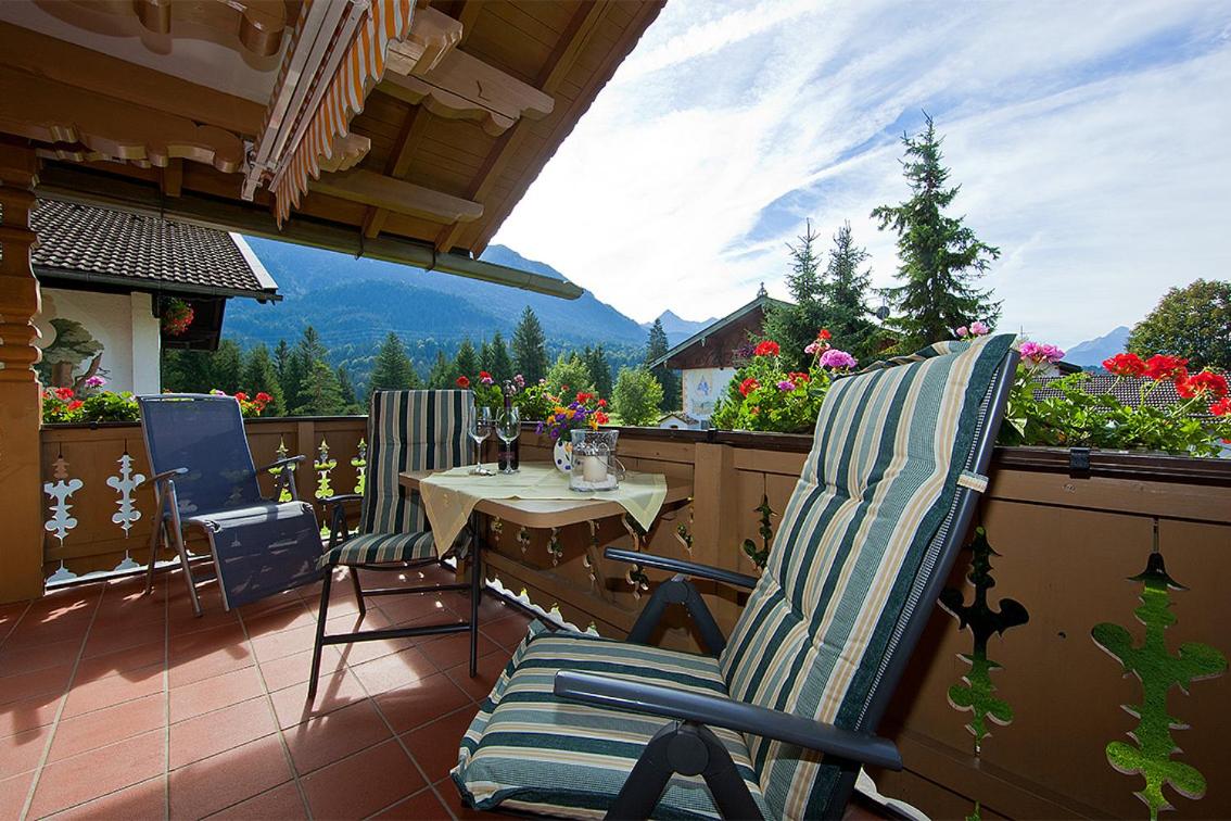 Apartment with Balcony photo 2