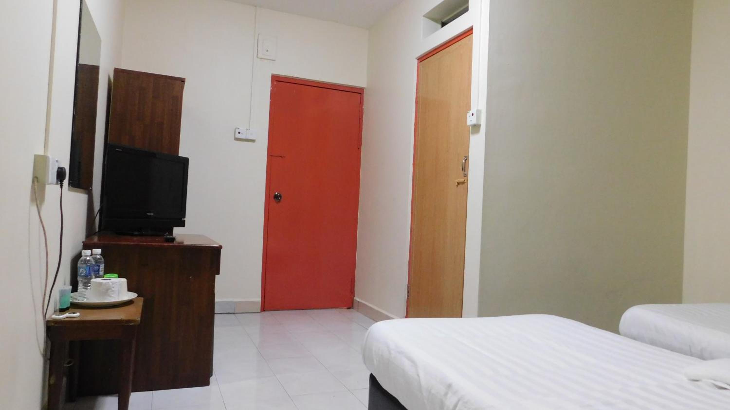 Budget Twin Room - Photo 1