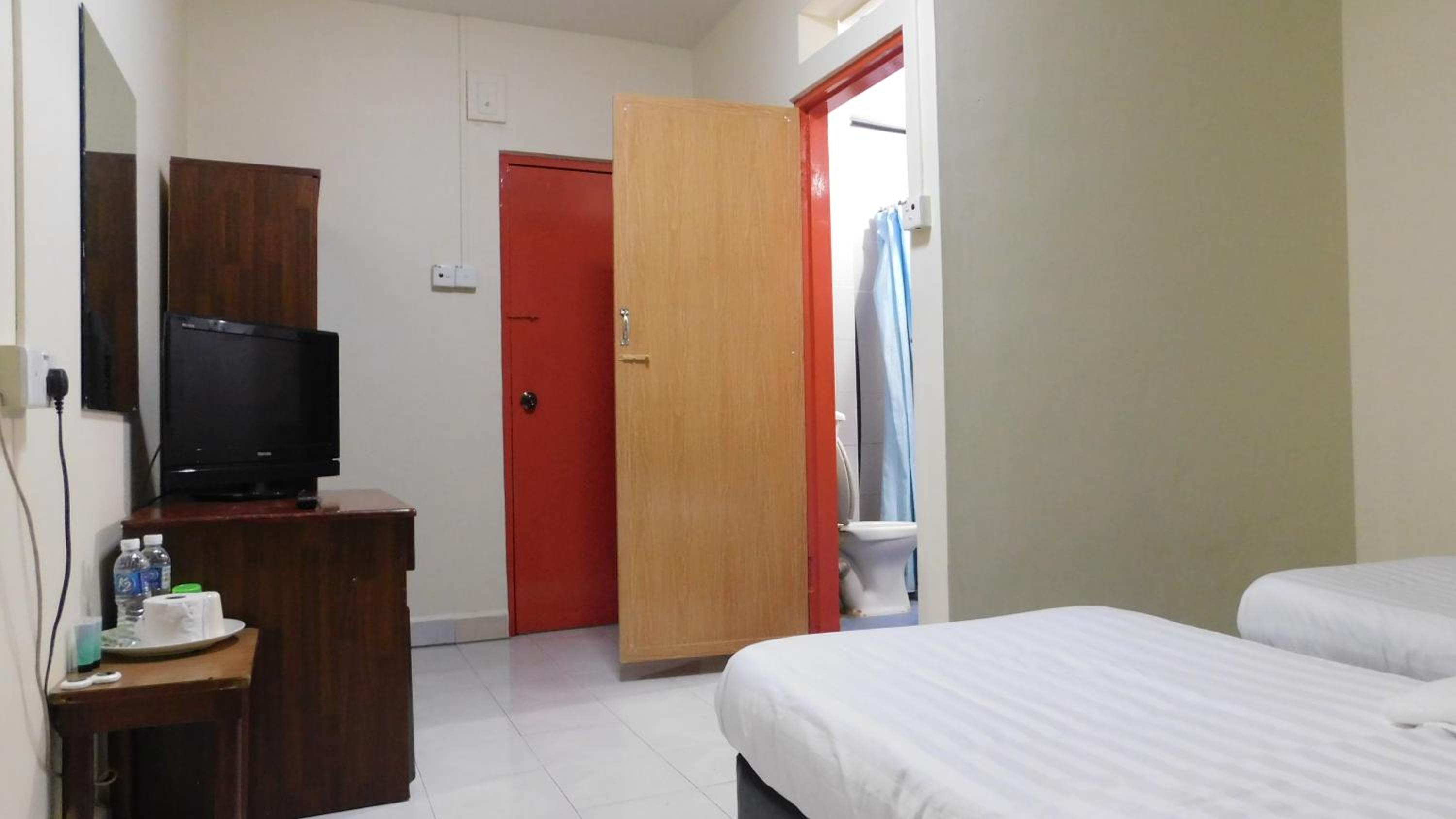 Budget Twin Room - Photo 2