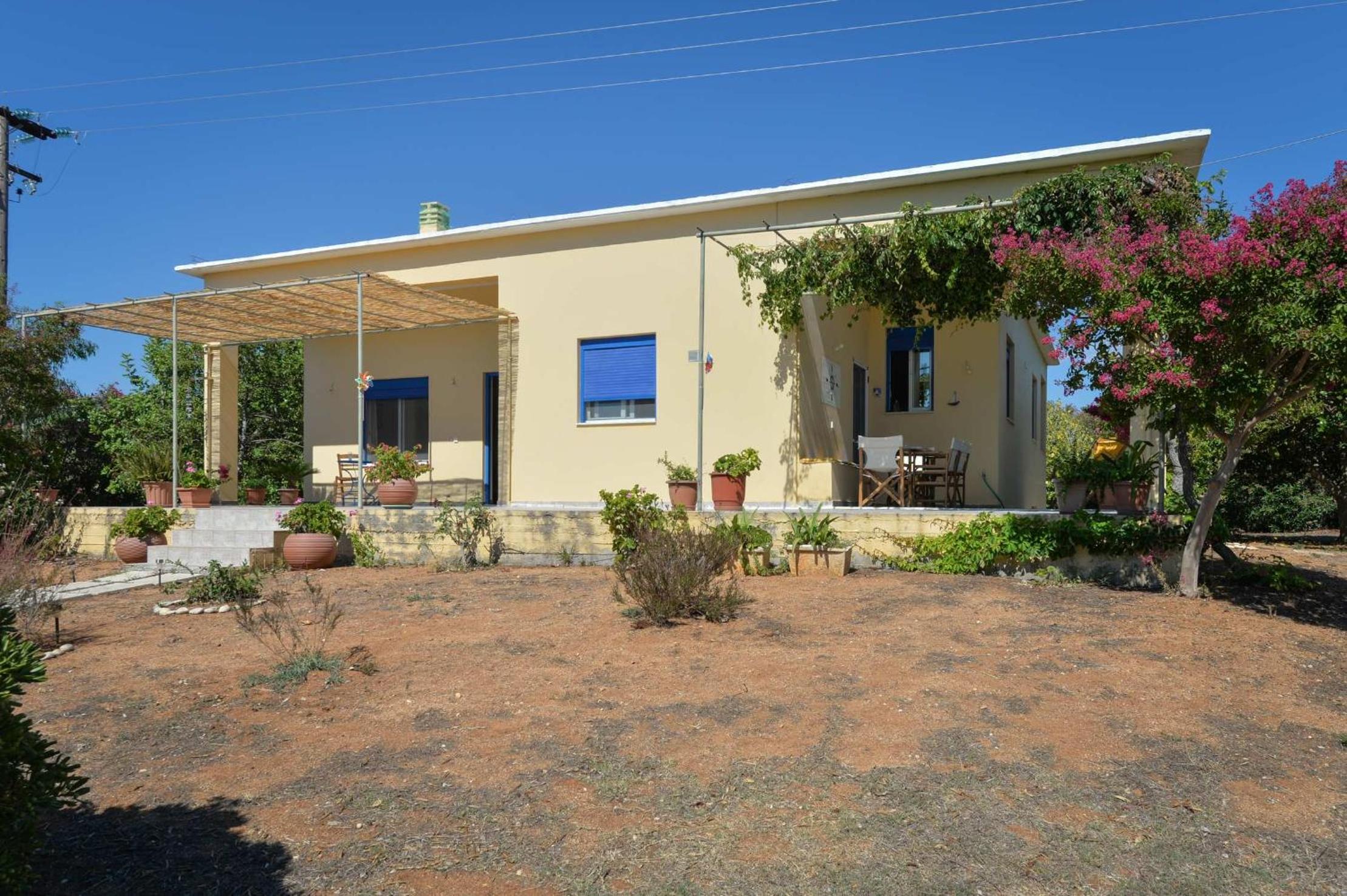 Three-Bedroom House photo 3