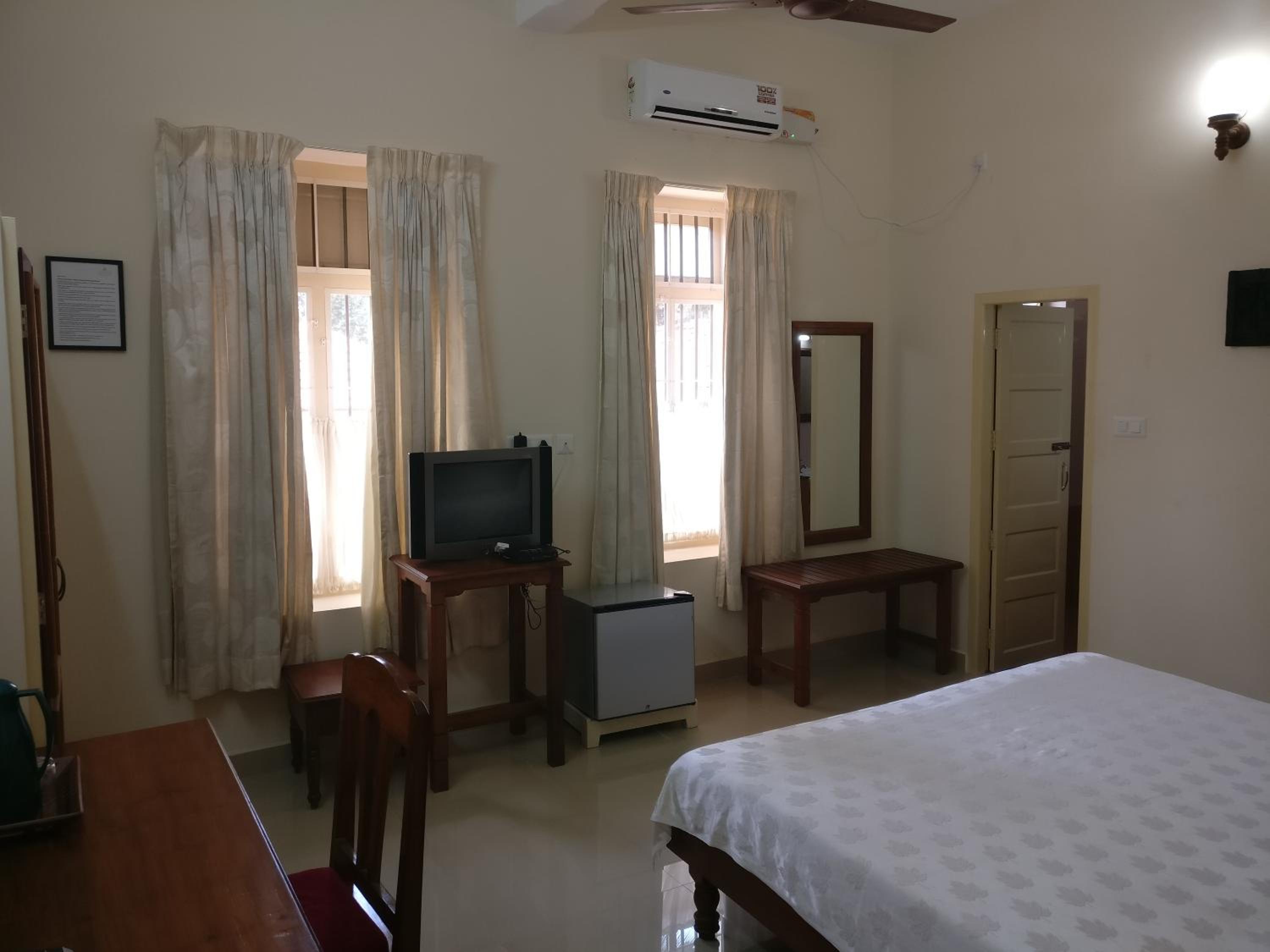Superior King Room - Photo 3