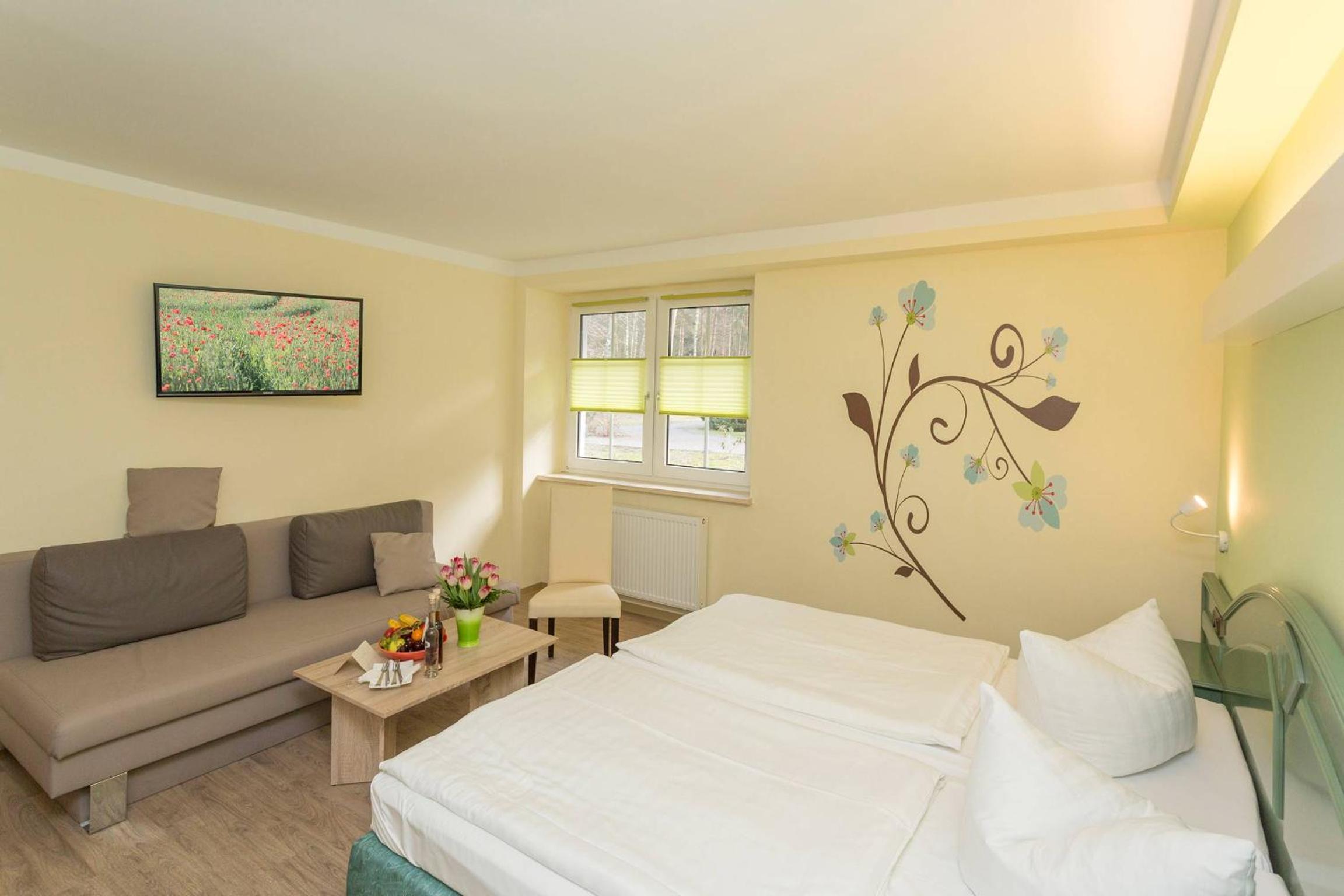 Family Room - Photo 4