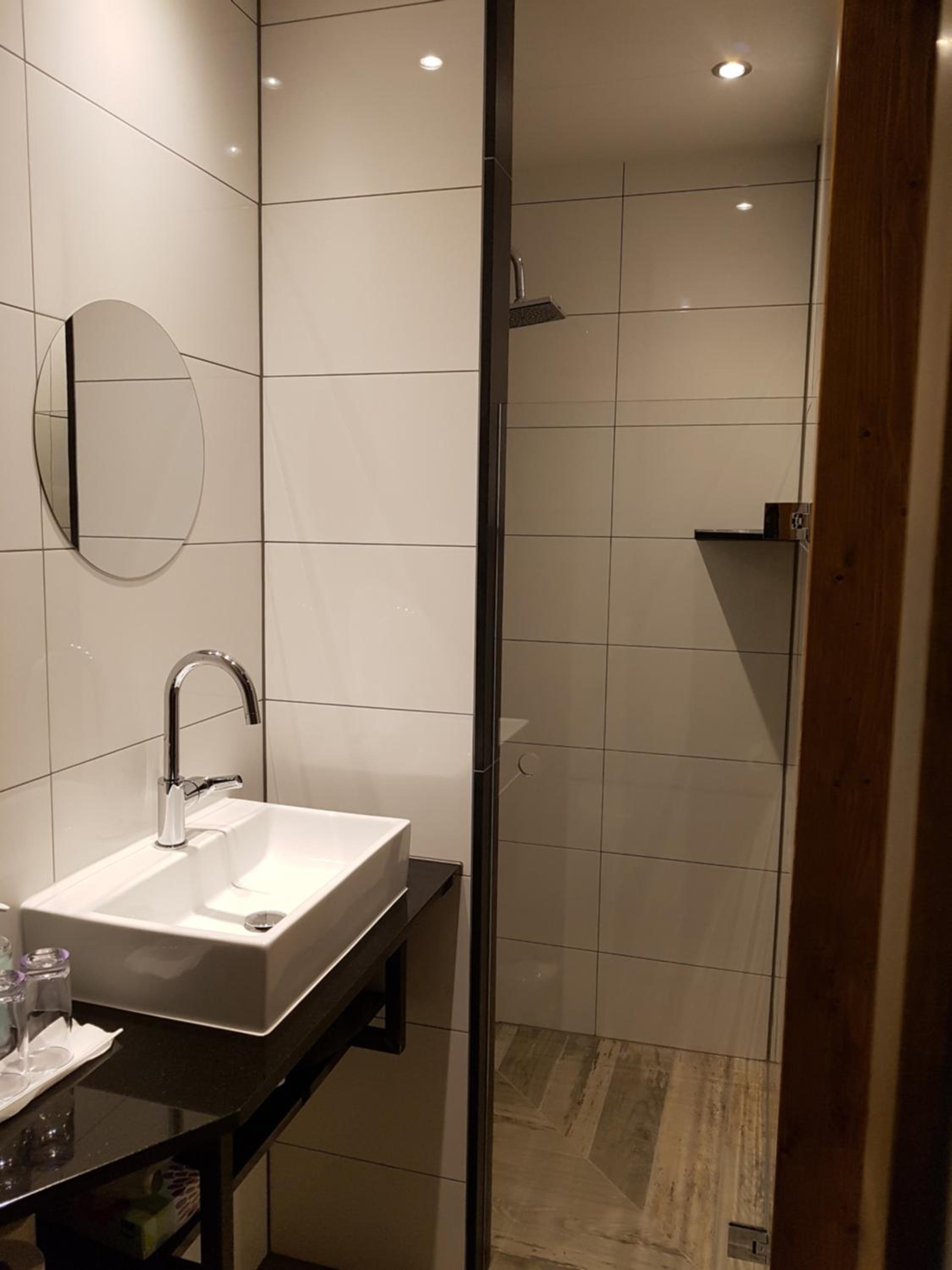 Double Room with Shared Bathroom photo 3