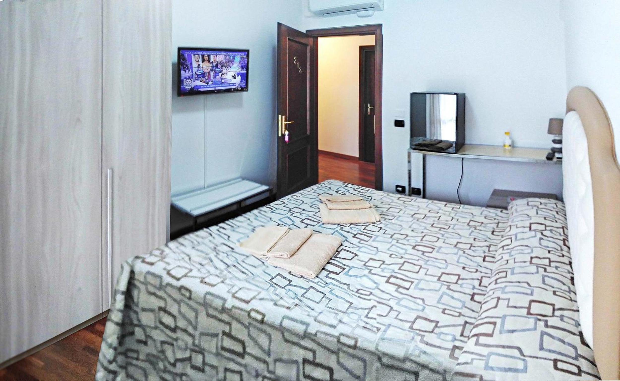 Double Room with Private Bathroom - Photo 5