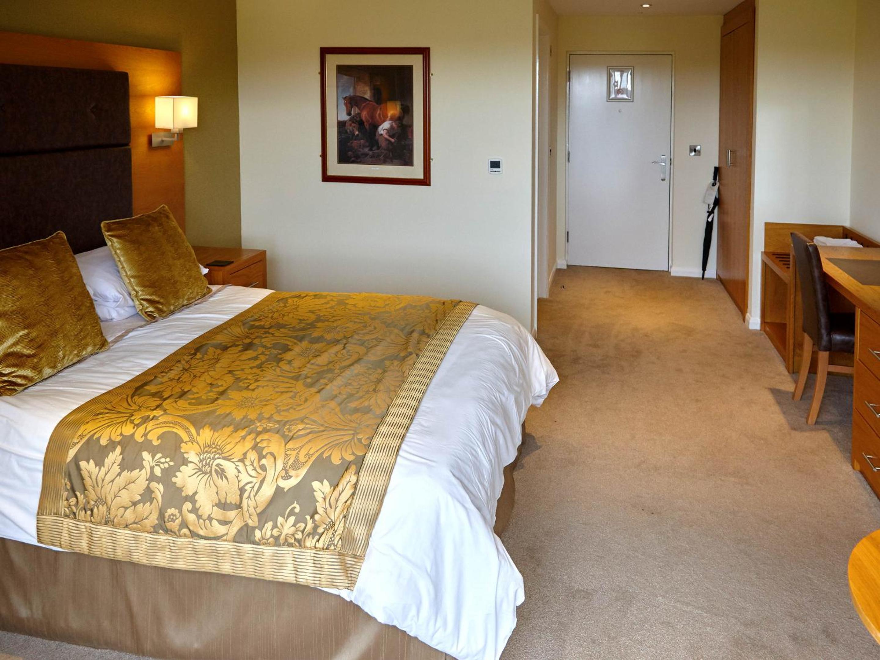 Deluxe Double Room with Balcony - Photo 3