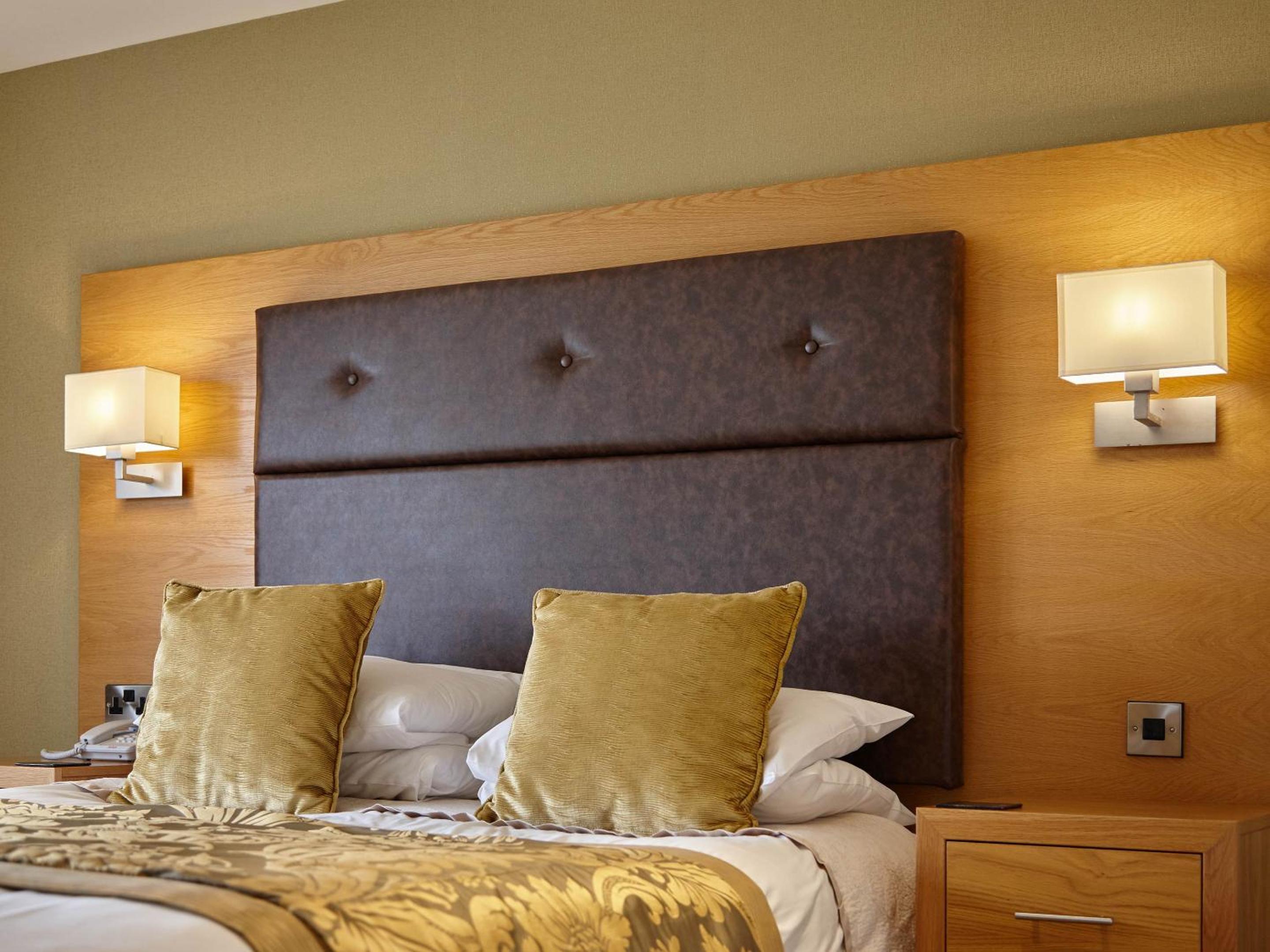 Deluxe Double Room with Balcony - Photo 2