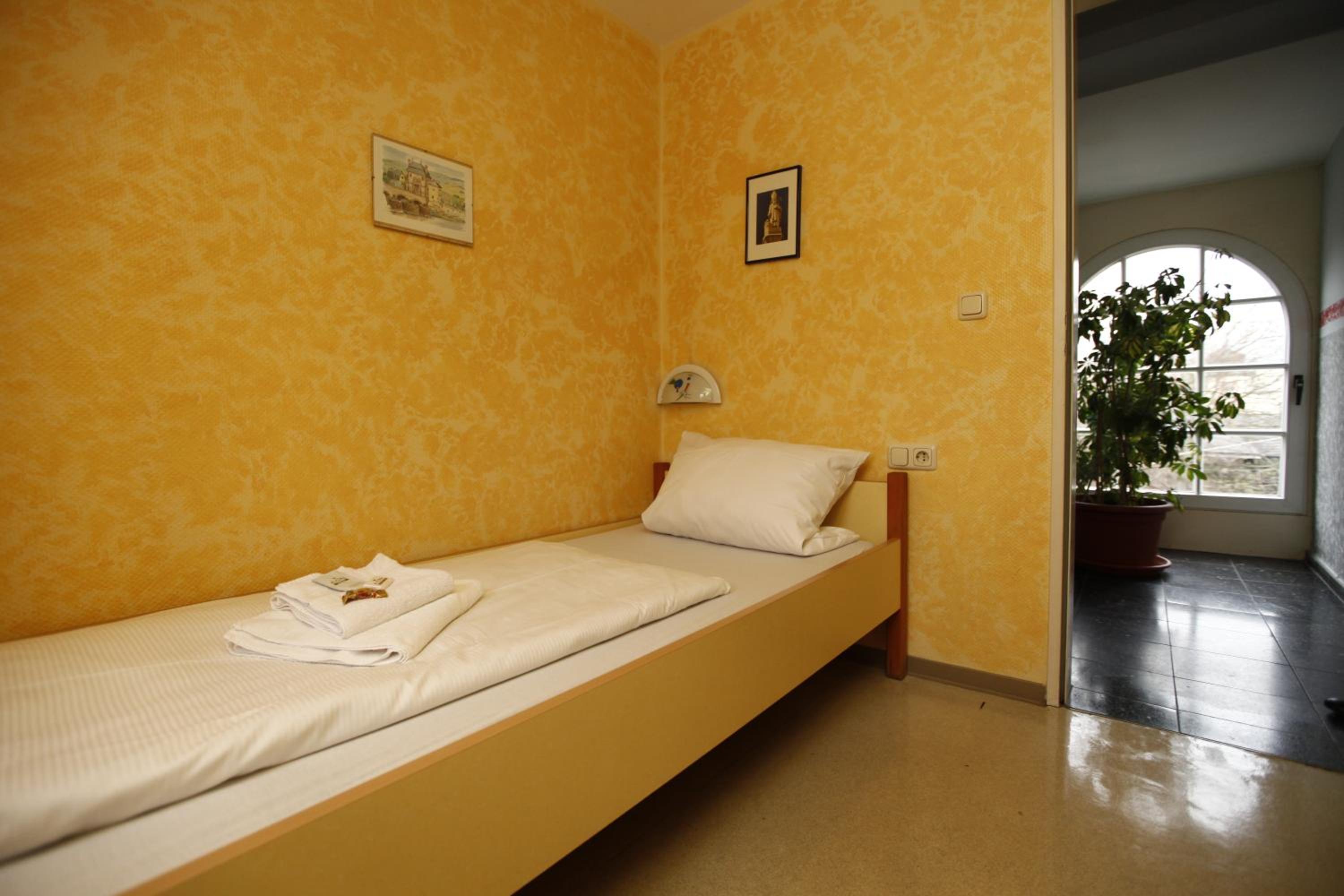 Single Room with Shared Bathroom photo 2