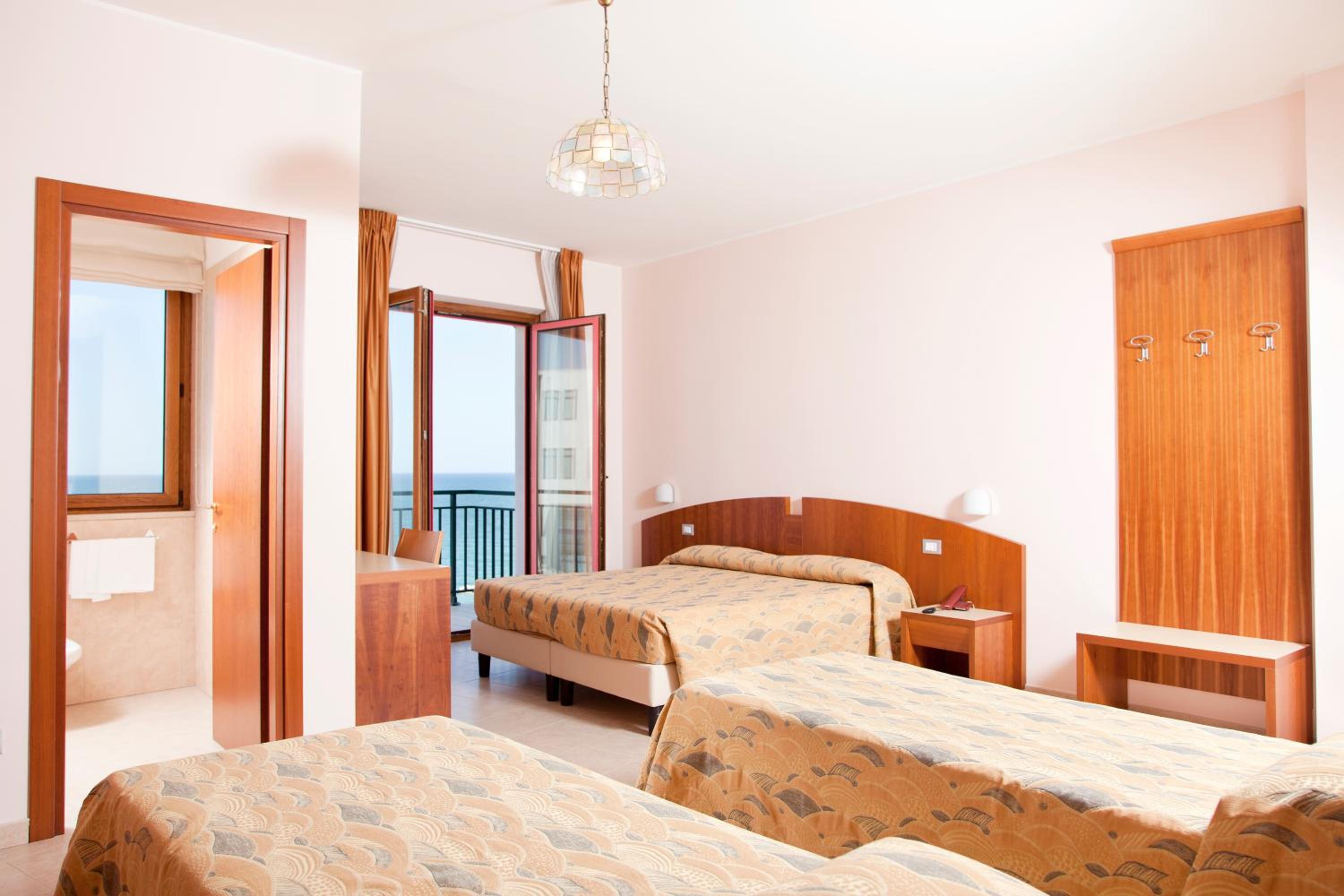 Quadruple Room with Sea View photo 1