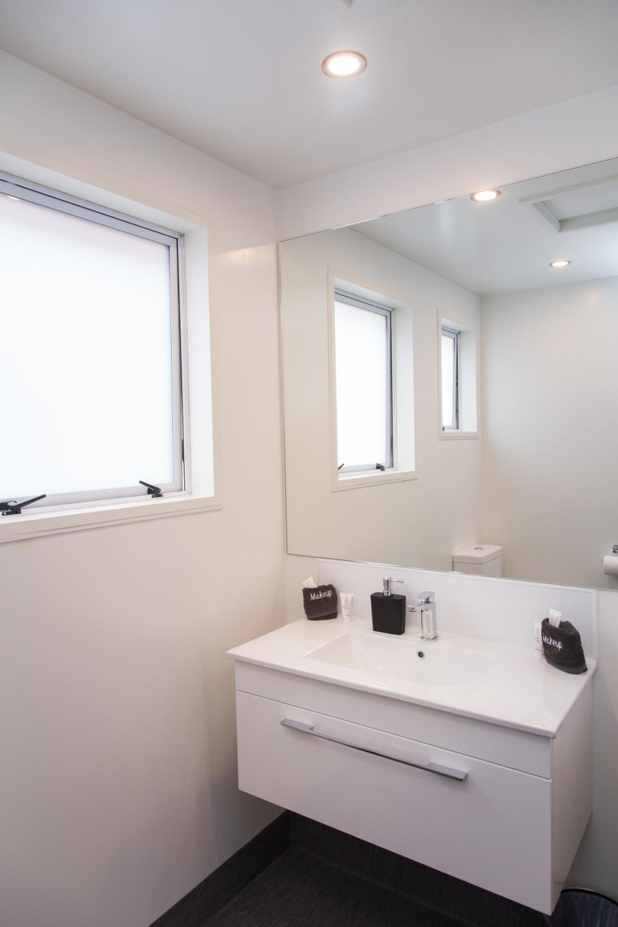 Studio Apartment - Photo 6