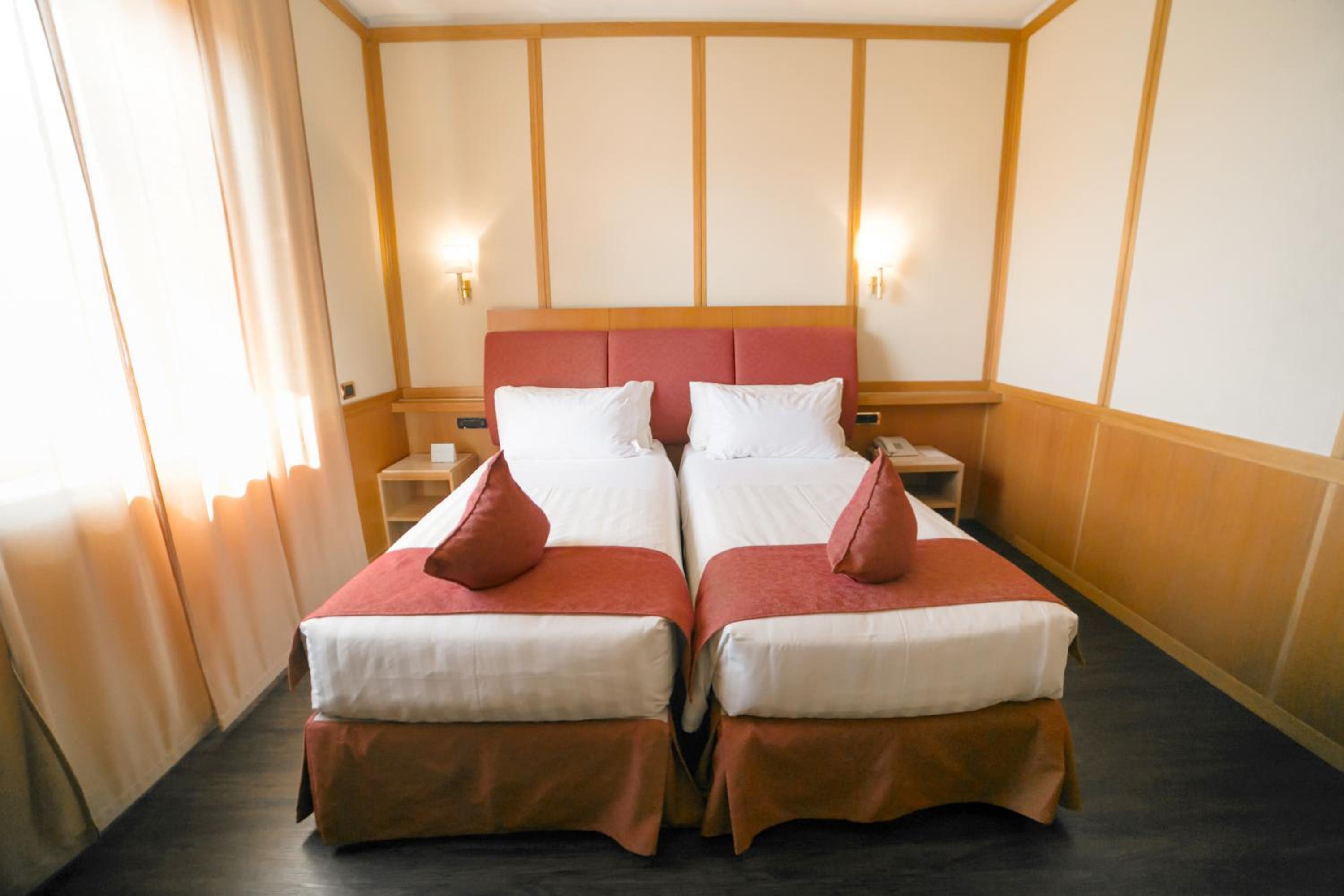 Comfort Twin Room thumbnail 5