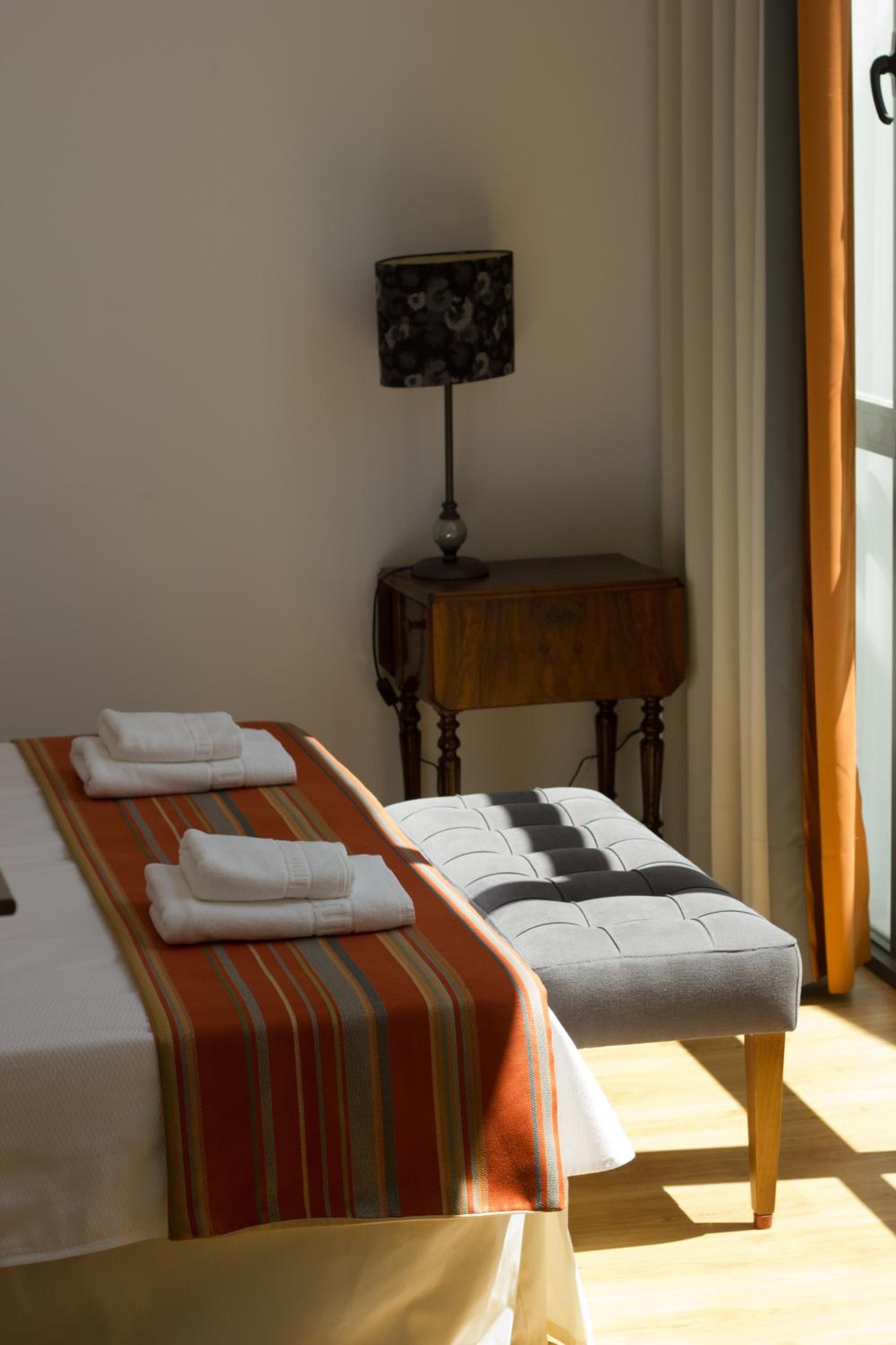 Two-Bedroom Apartment (4-5 Adults) - Photo 3