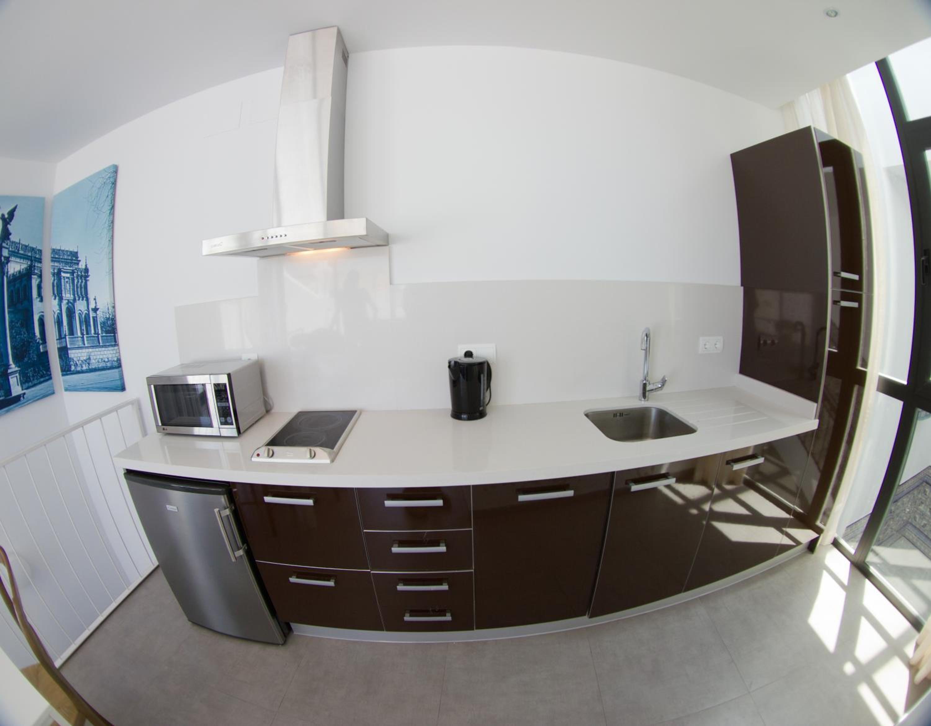 Two-Bedroom Apartment (4-5 Adults) - Photo 9
