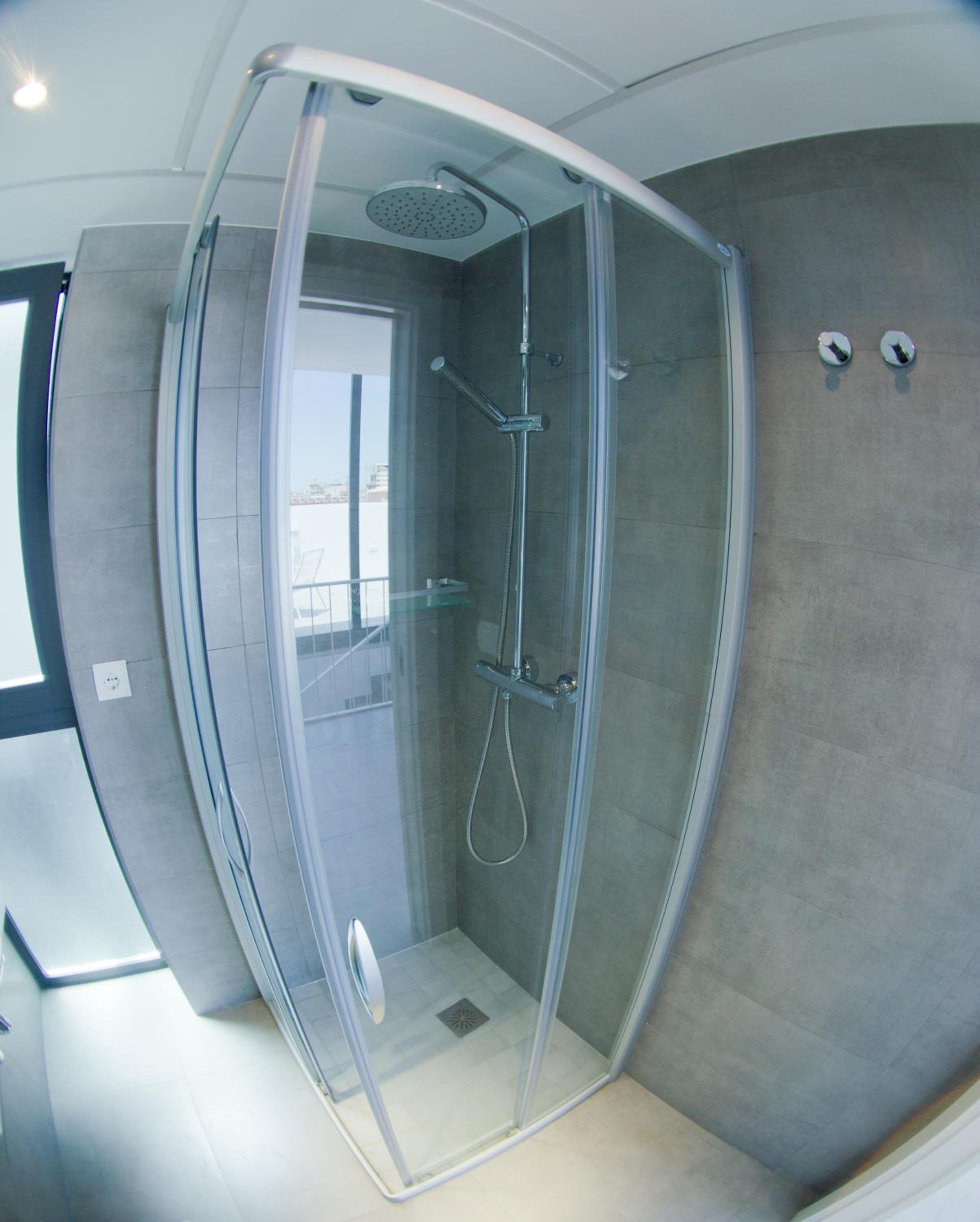 Two-Bedroom Apartment (4-5 Adults) - Photo 13