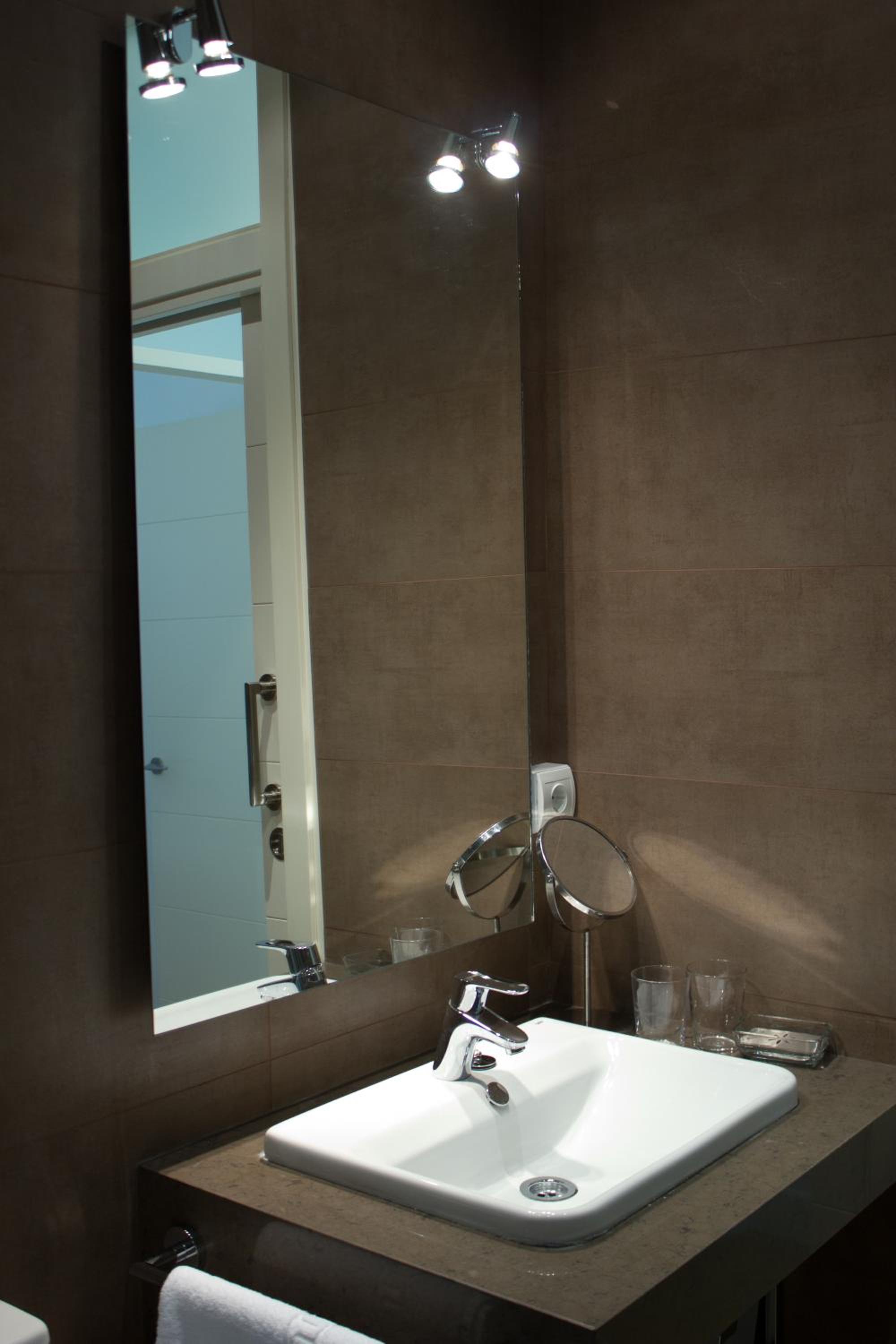 One-Bedroom Apartment (2 - 4 Adults) - Photo 5