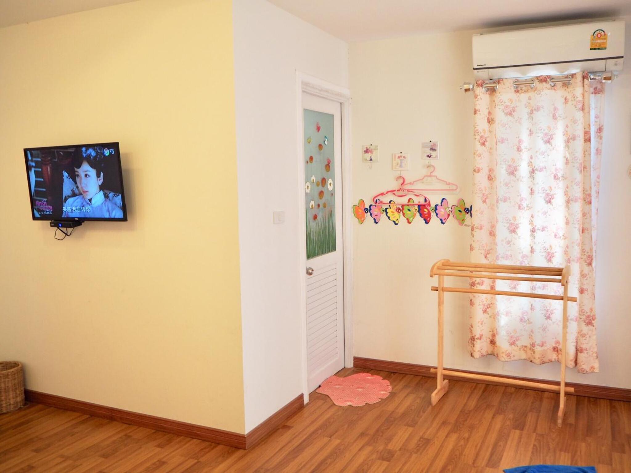 Deluxe Room (2 Adults + 1 Child) - Photo 3