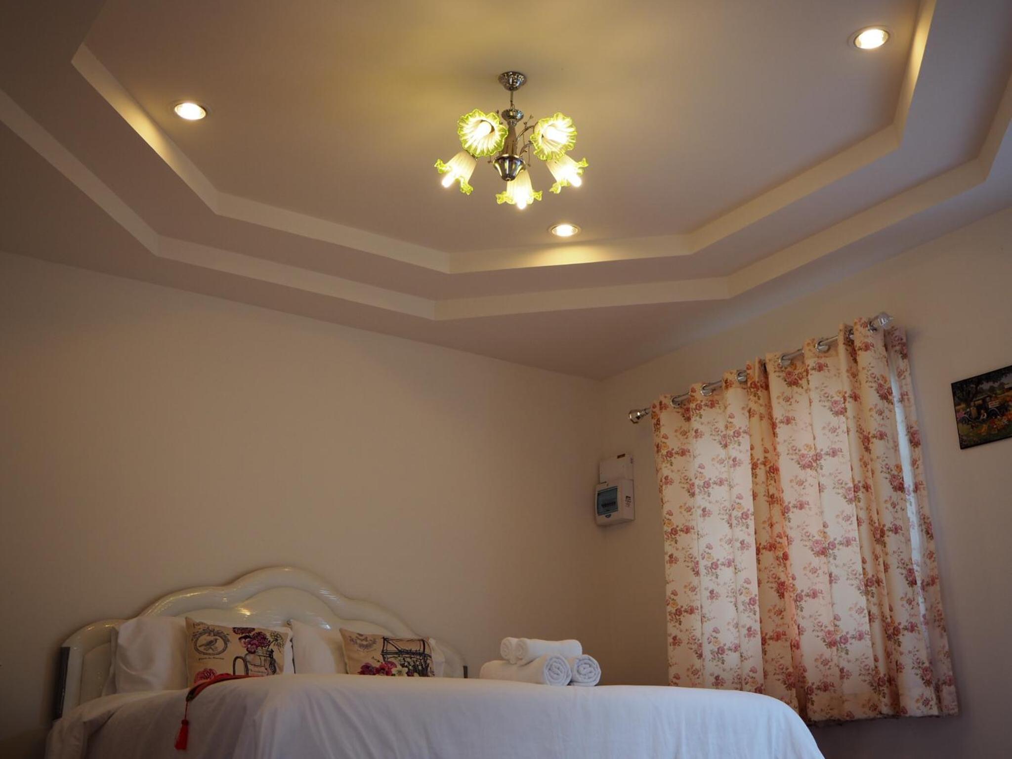Deluxe Room (2 Adults + 1 Child) - Photo 4