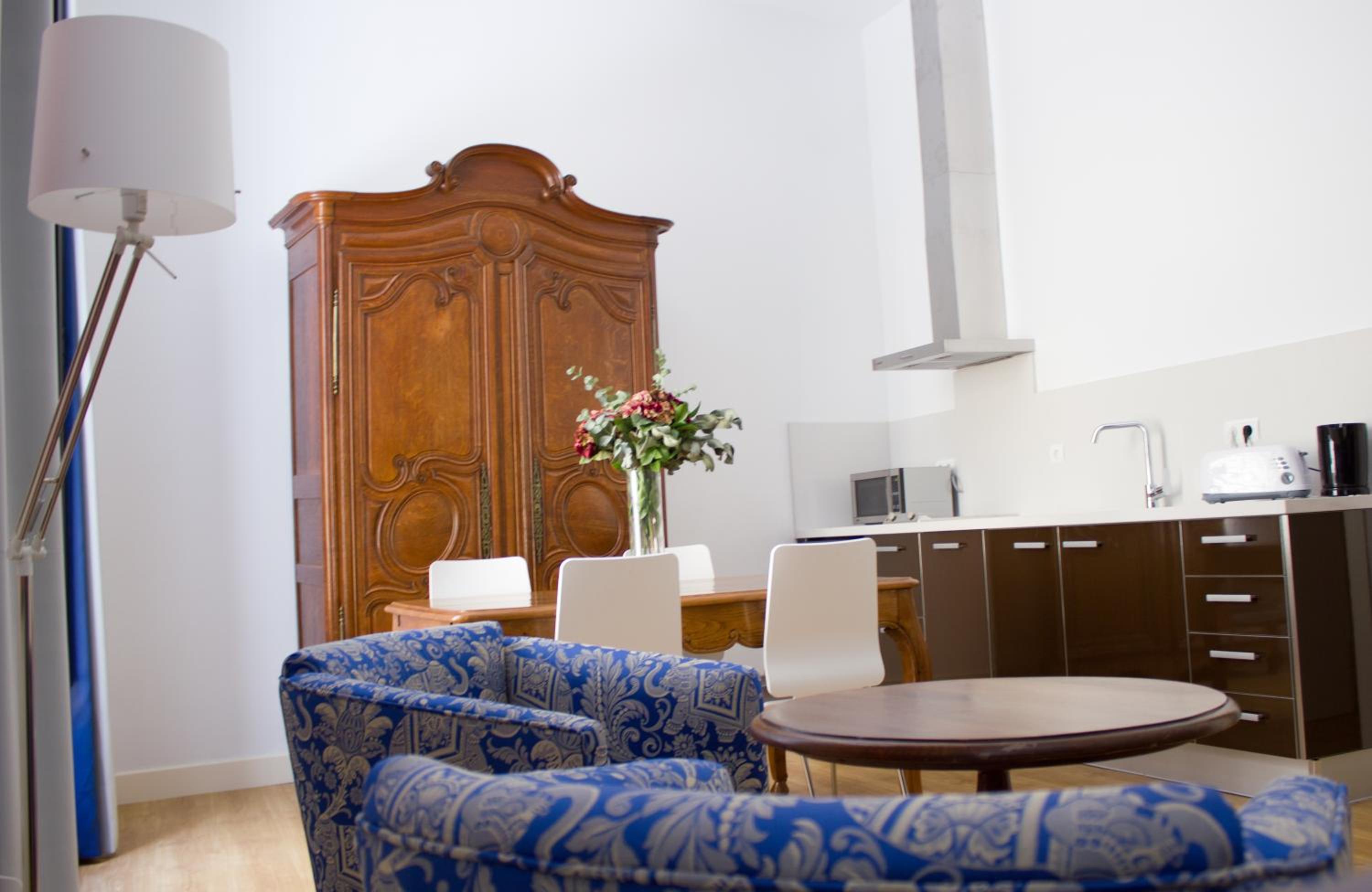 Two-Bedroom Apartment (4-5 Adults) - Photo 12