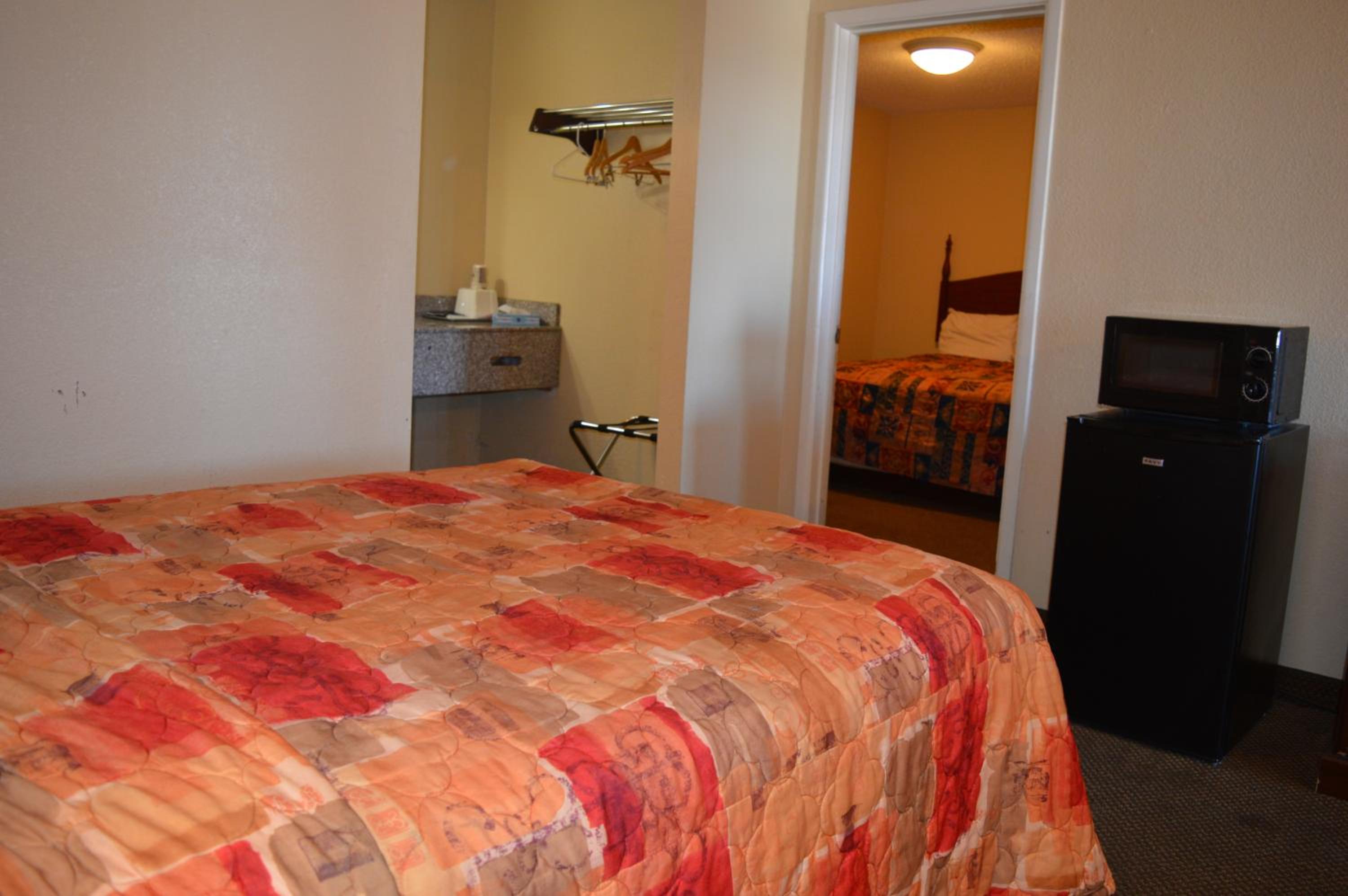 Suite with One King and Two Queen Beds - Non-Smoking - Photo 8