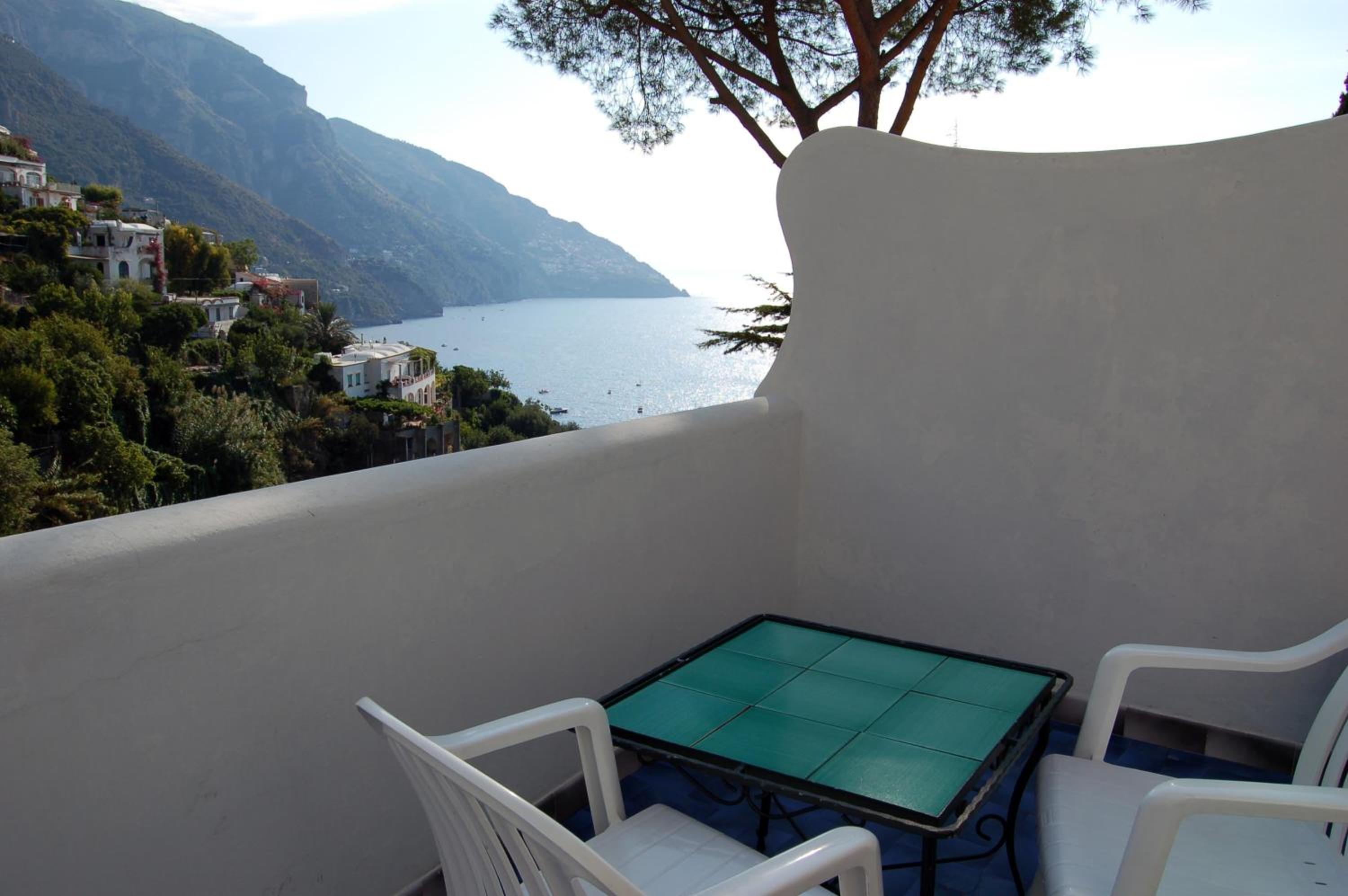 Superior Double Room with Partial Sea View - Photo 3