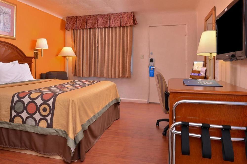 Queen Room - Photo 2