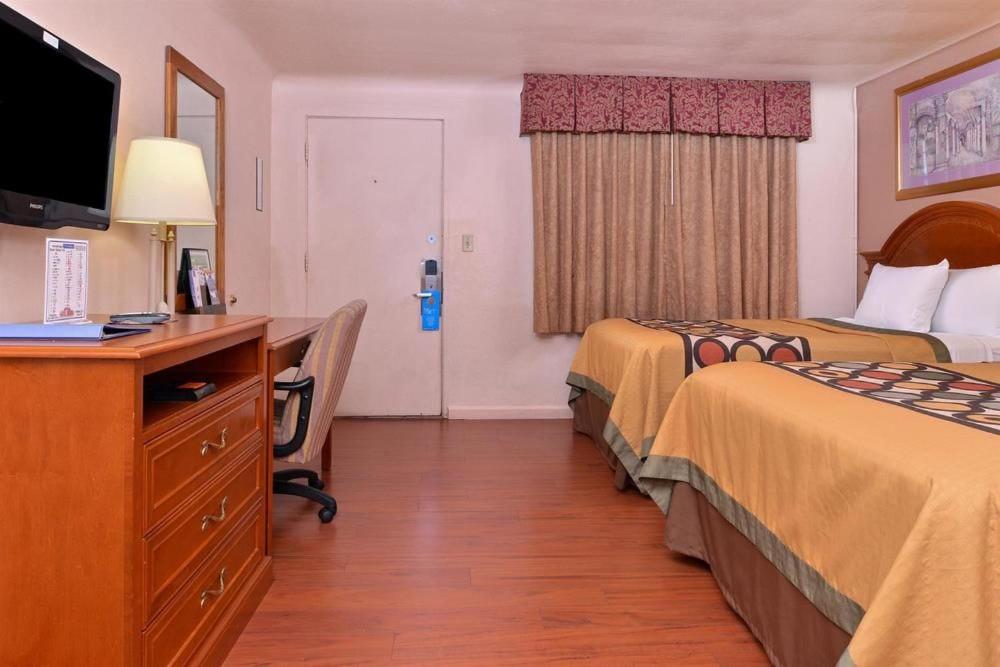 Double Room with Two Double Beds - Photo 3