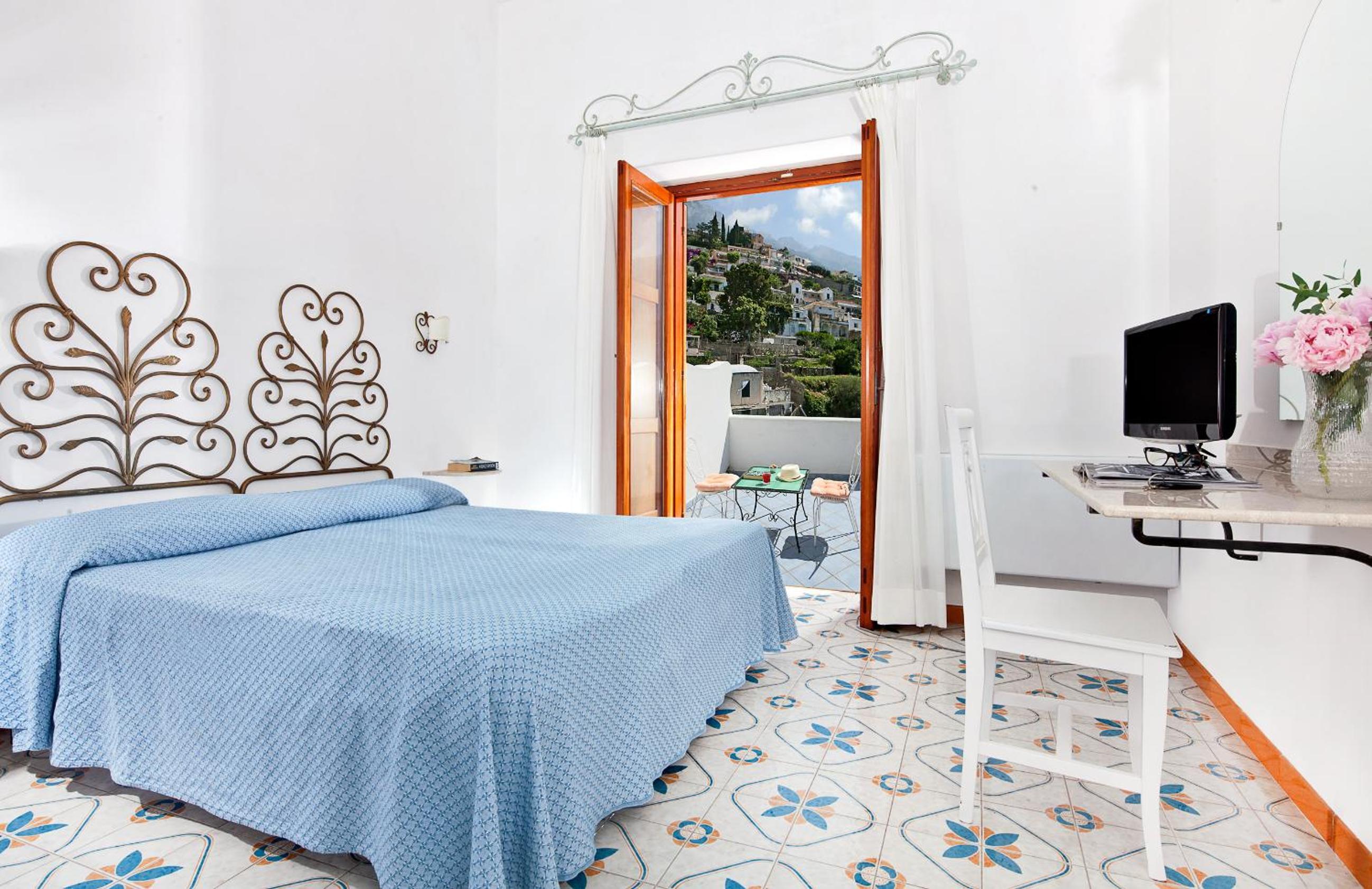 Superior Double Room with Partial Sea View - Photo 4