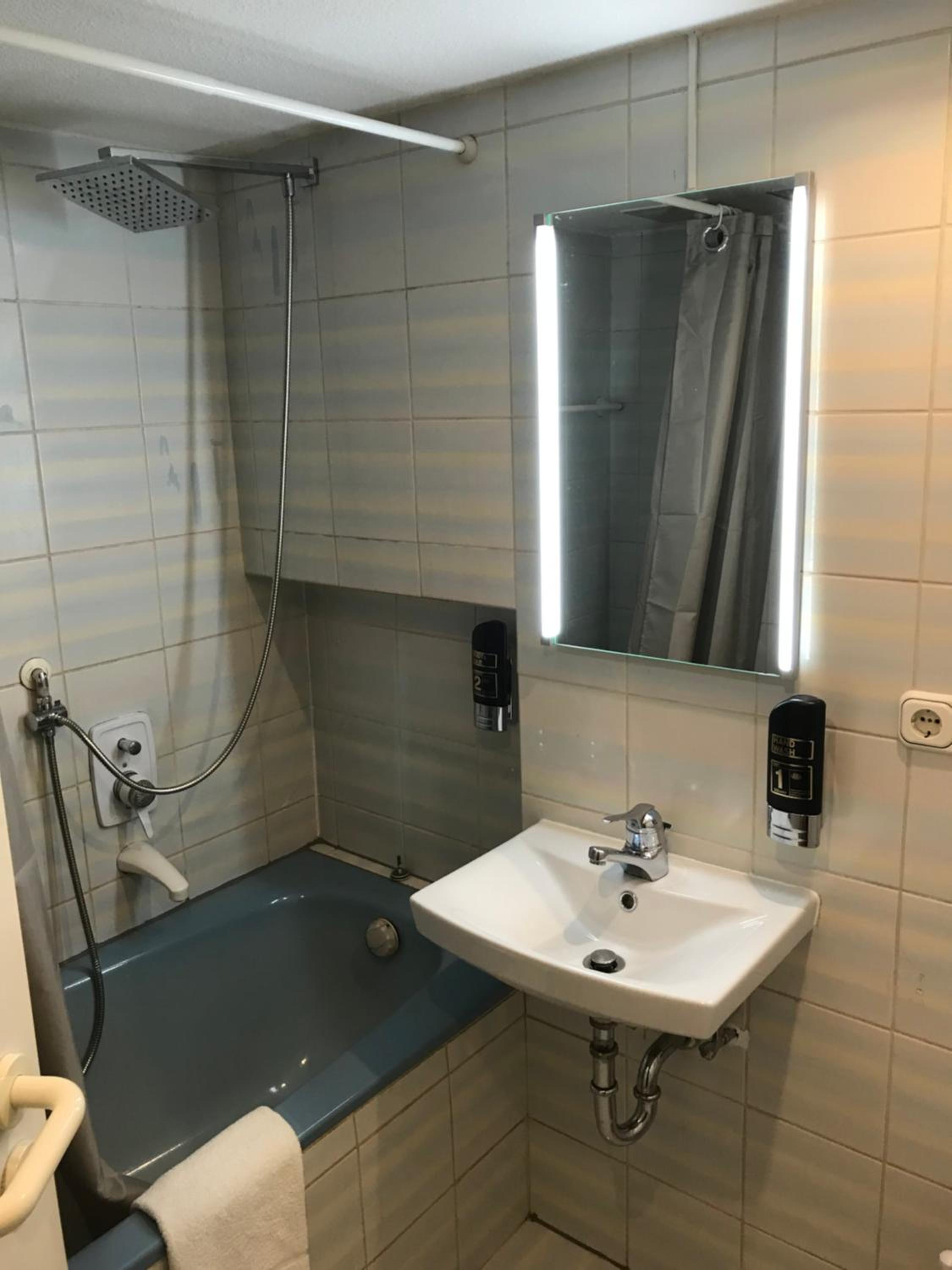 Two-Bedroom Apartment - Photo 2