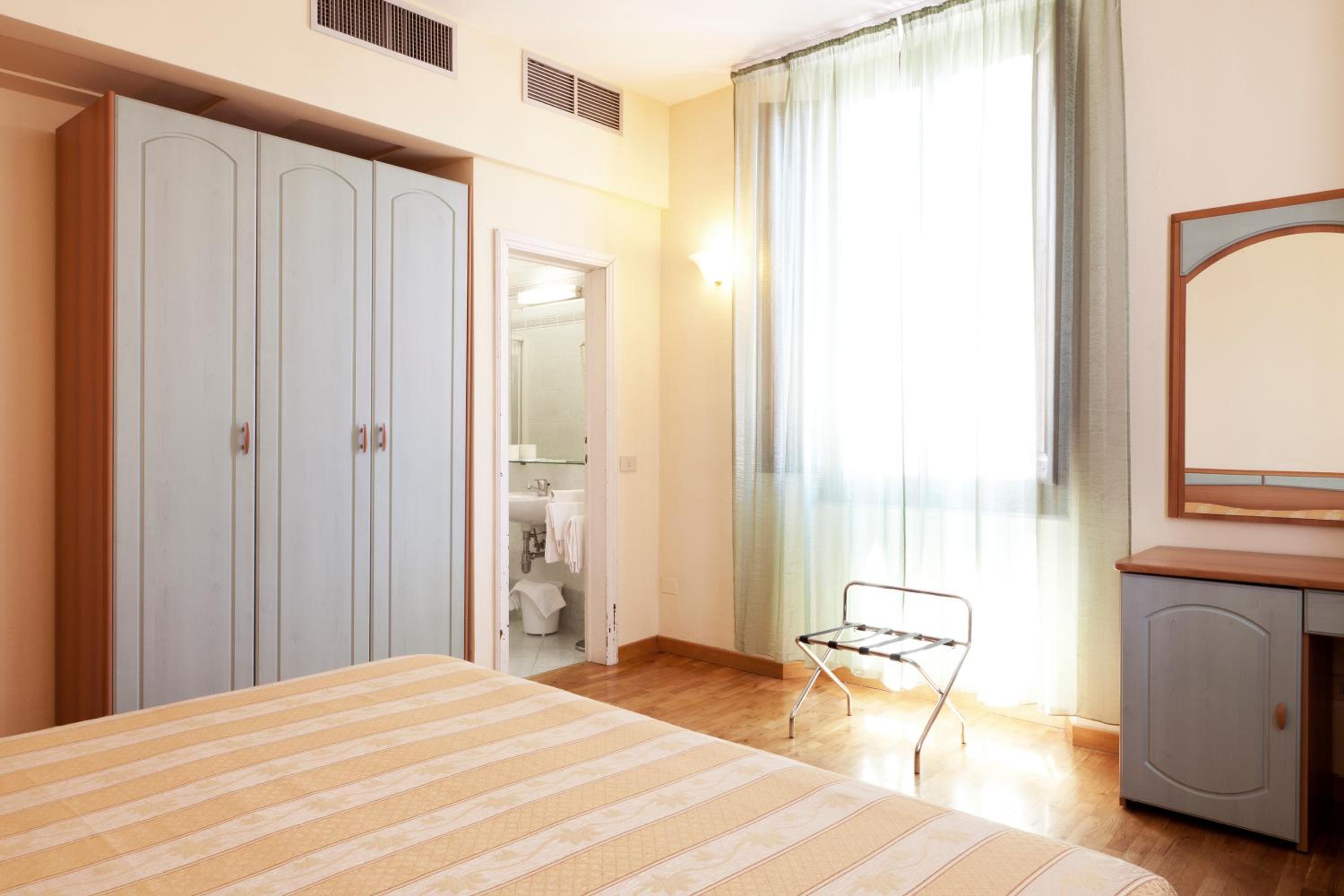 Double or Twin Room - Photo 13