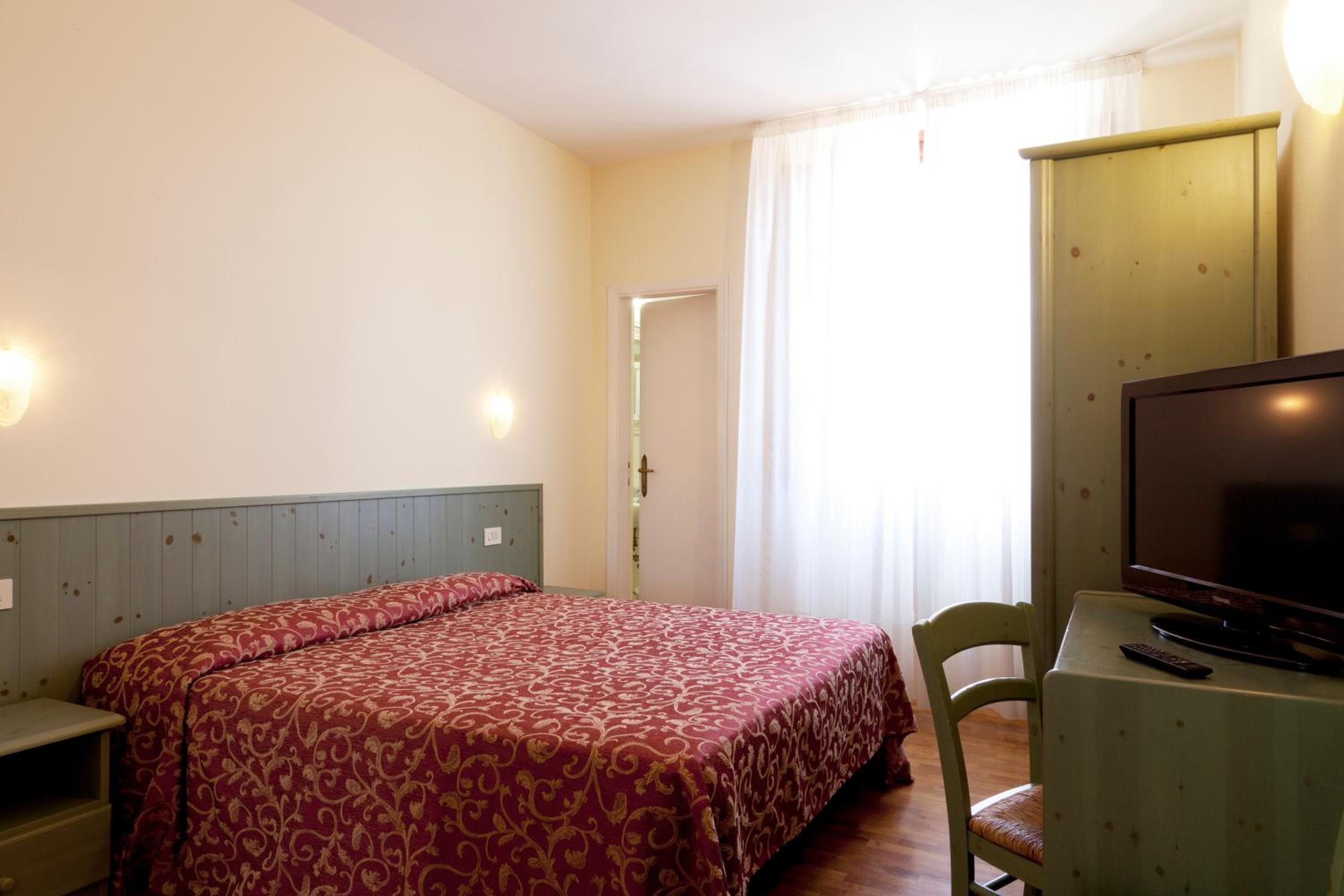 Double or Twin Room - Photo 14