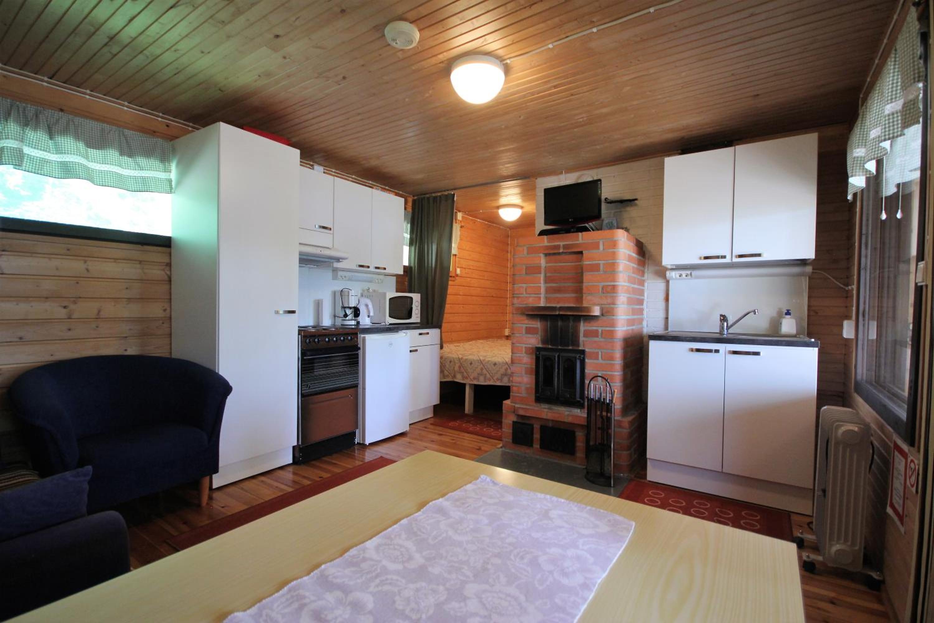 One-Bedroom House - Photo 8
