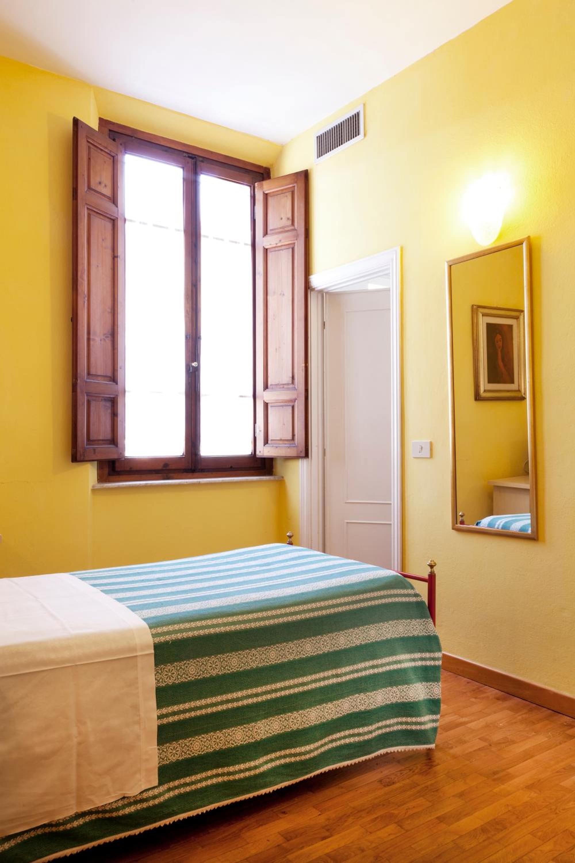 Single Room photo 2