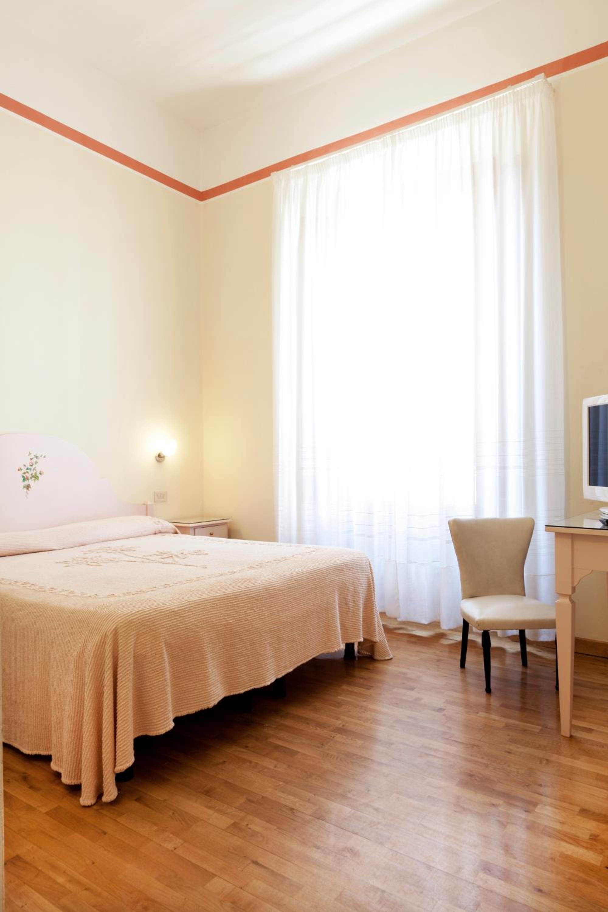 Superior Double or Twin Room - Photo 6