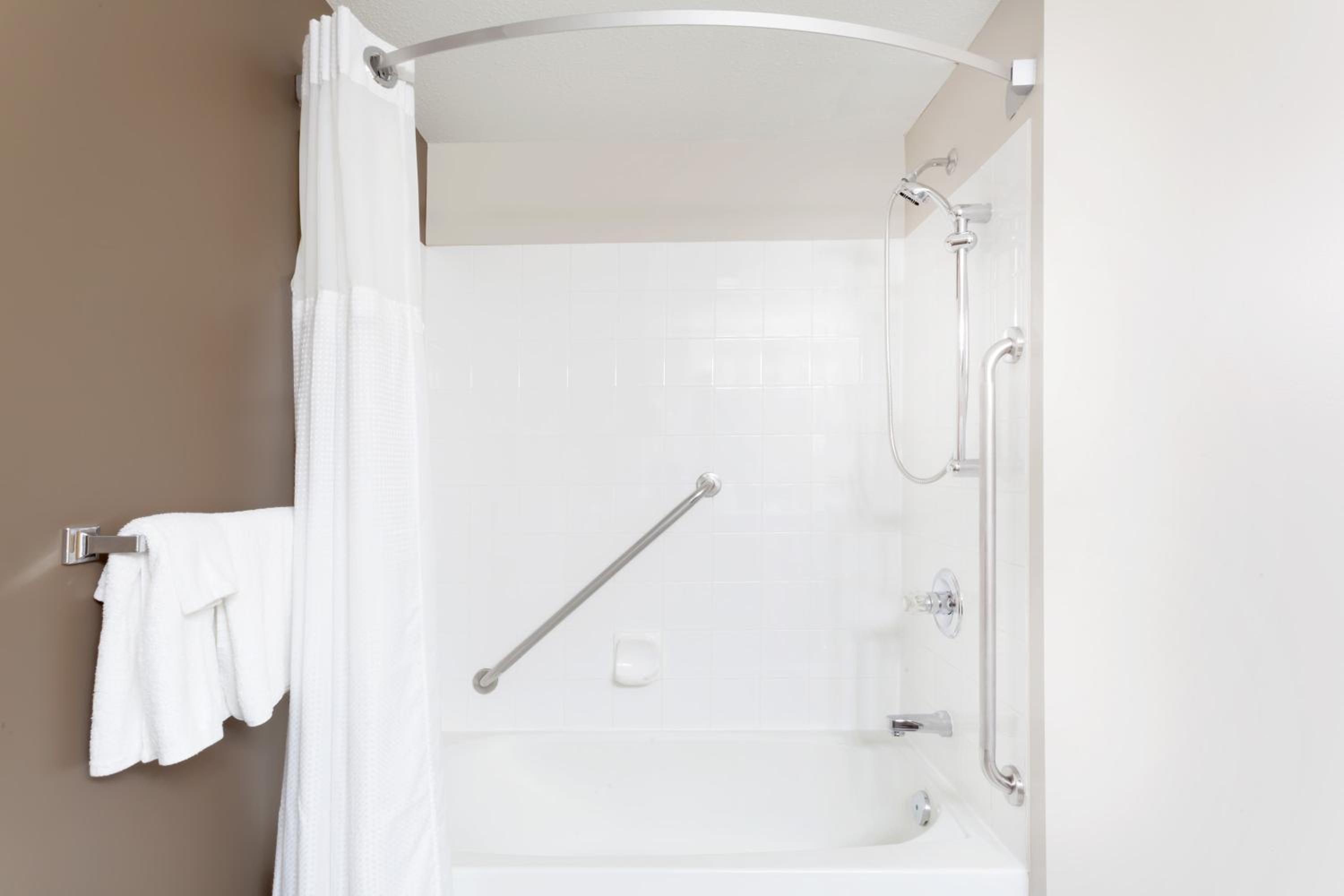 Queen Room - Disability Access - Non-Smoking - Photo 3