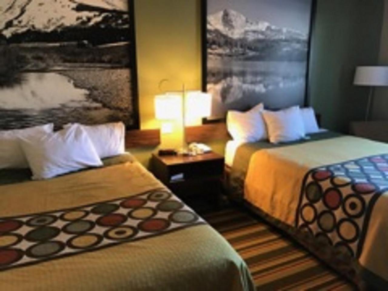 Queen Room with Two Queen Beds - Non-Smoking photo 1