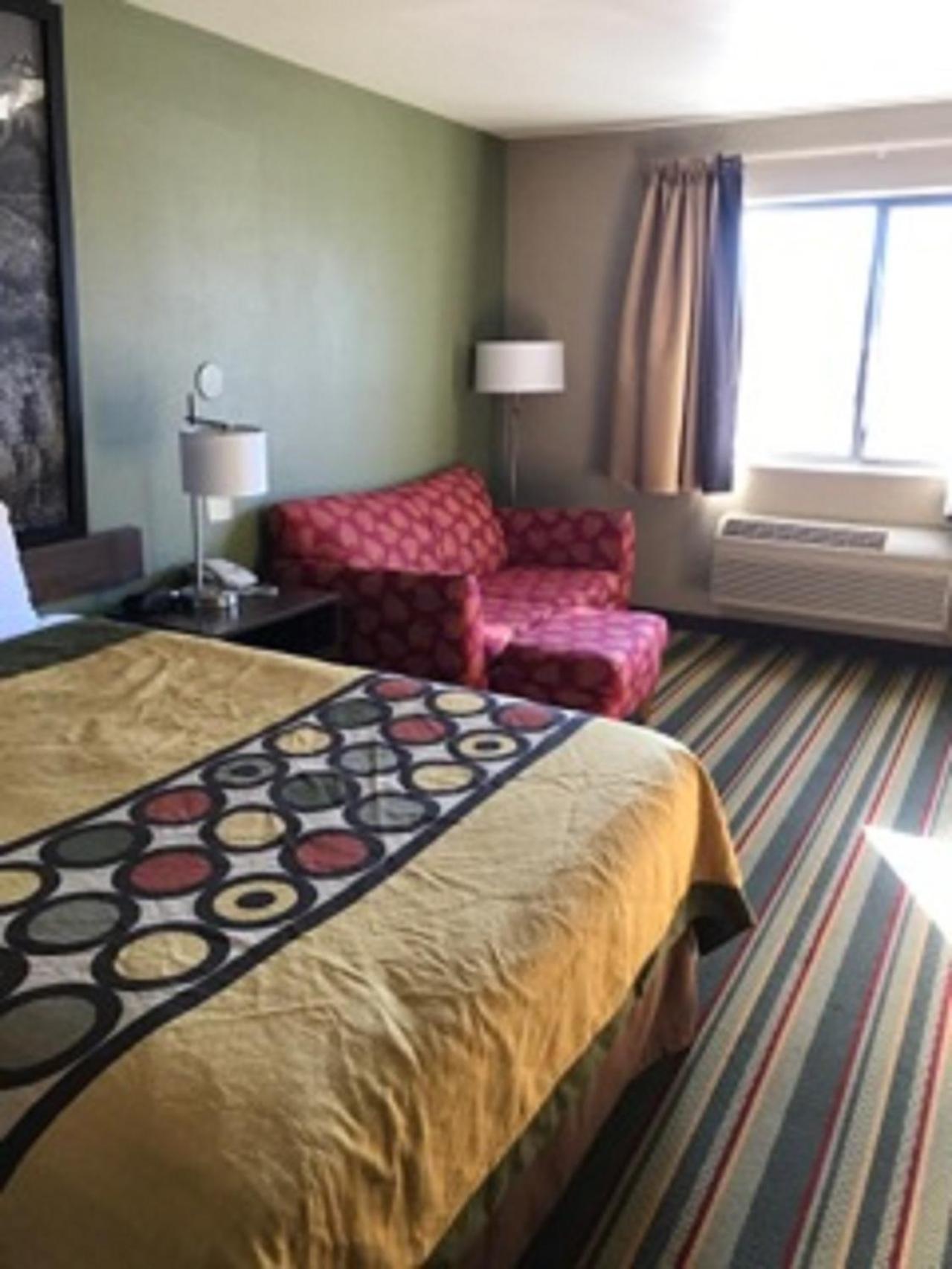 Queen Room - Disability Access - Non-Smoking photo 1