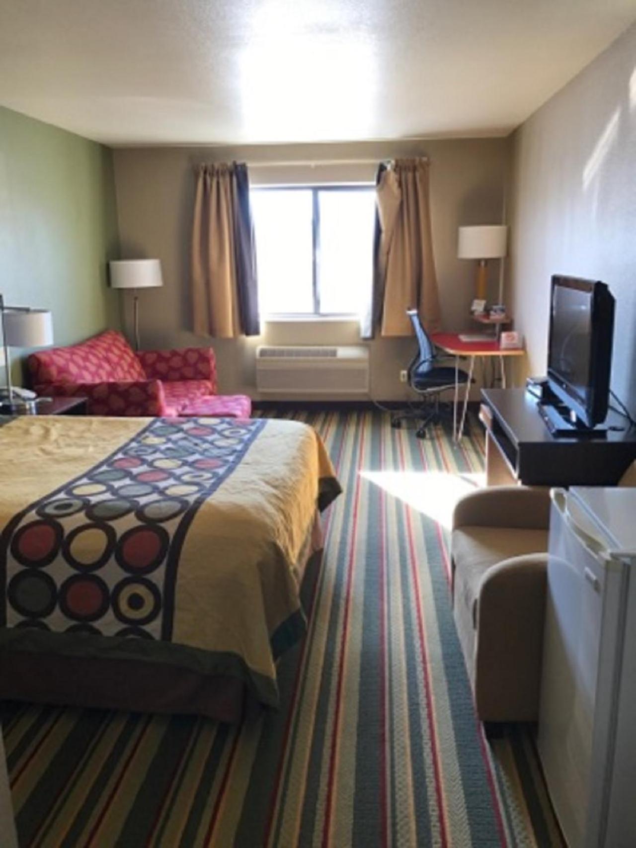 Queen Room - Disability Access - Non-Smoking photo 2