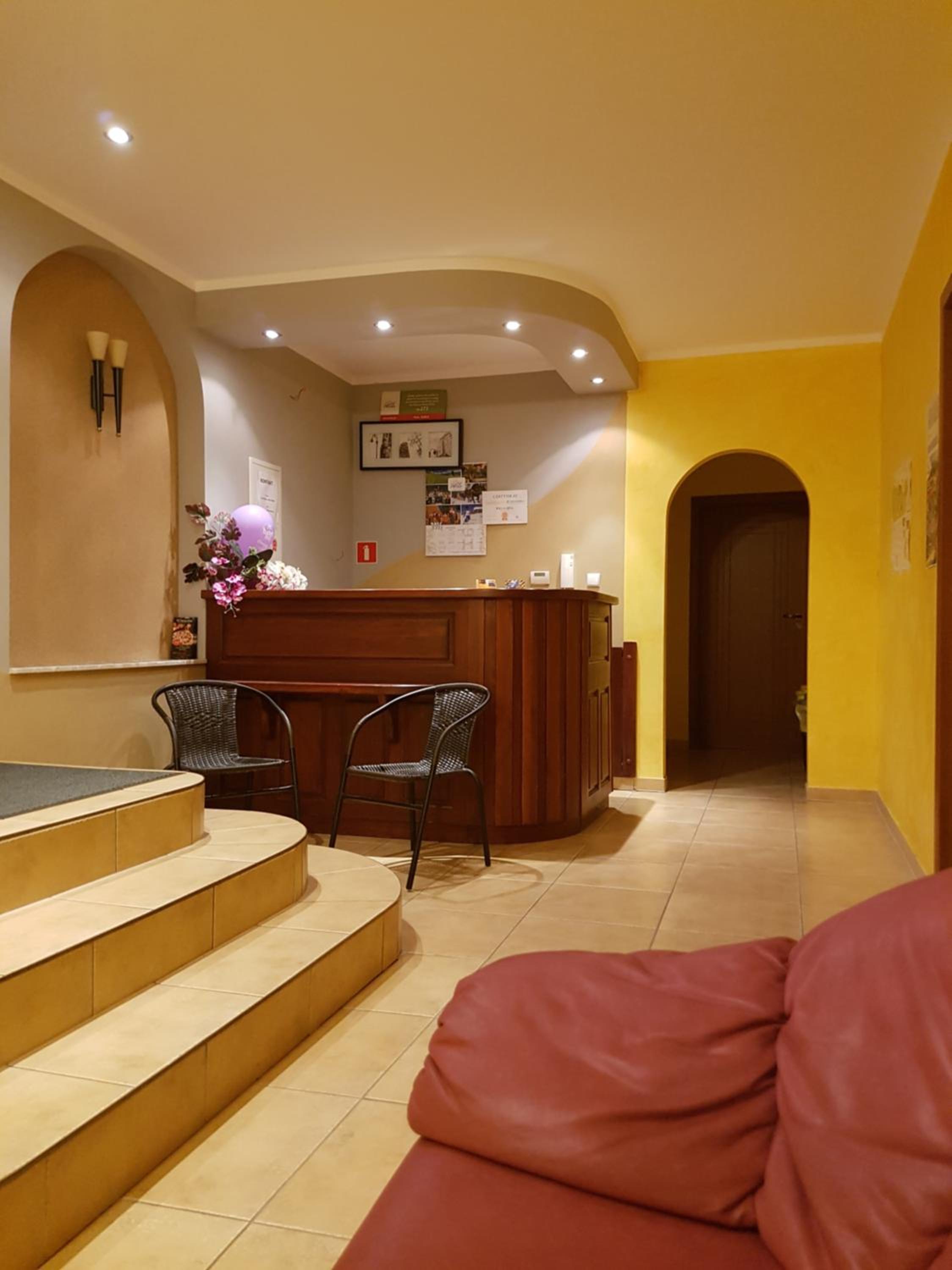 Double Room with Private Bathroom - Photo 2
