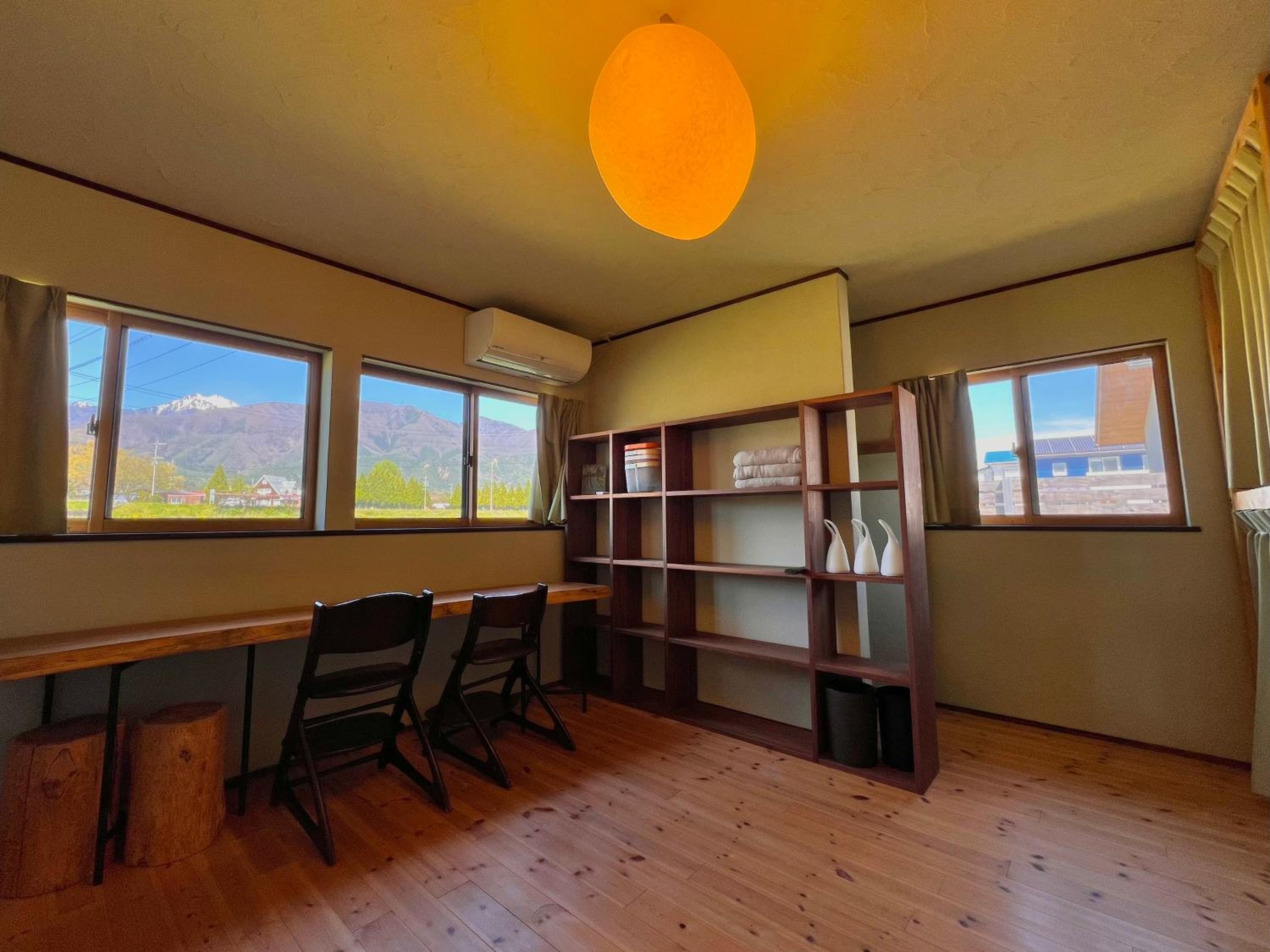 Family Room with Mountain View photo 2